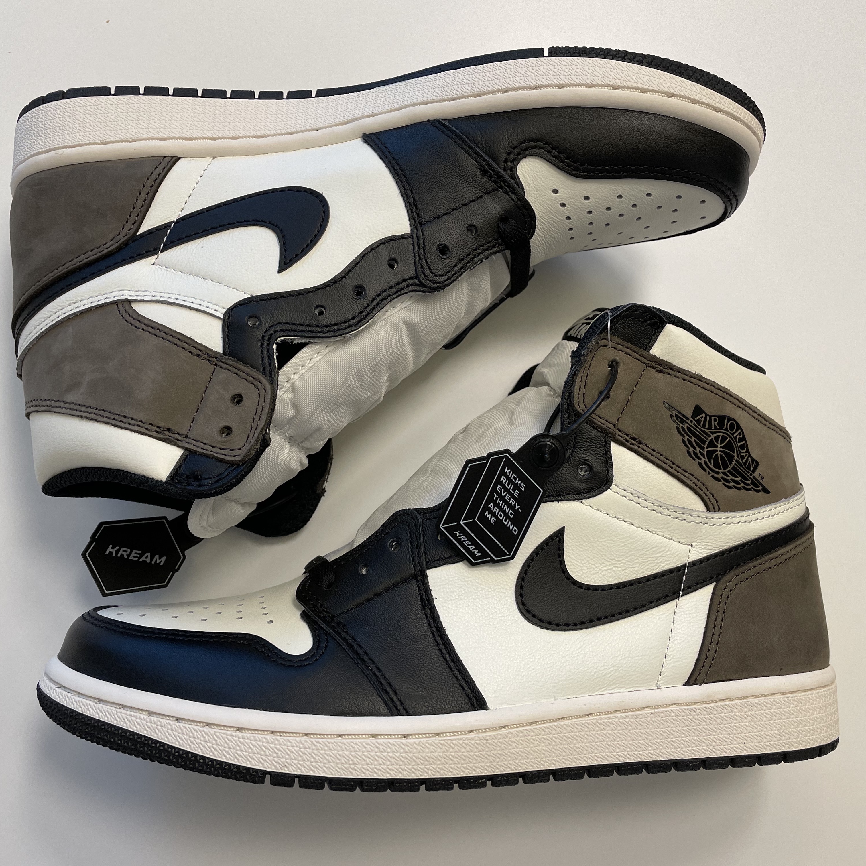 Jordan 1 Retro High OG Black Mocha 착용 스타일