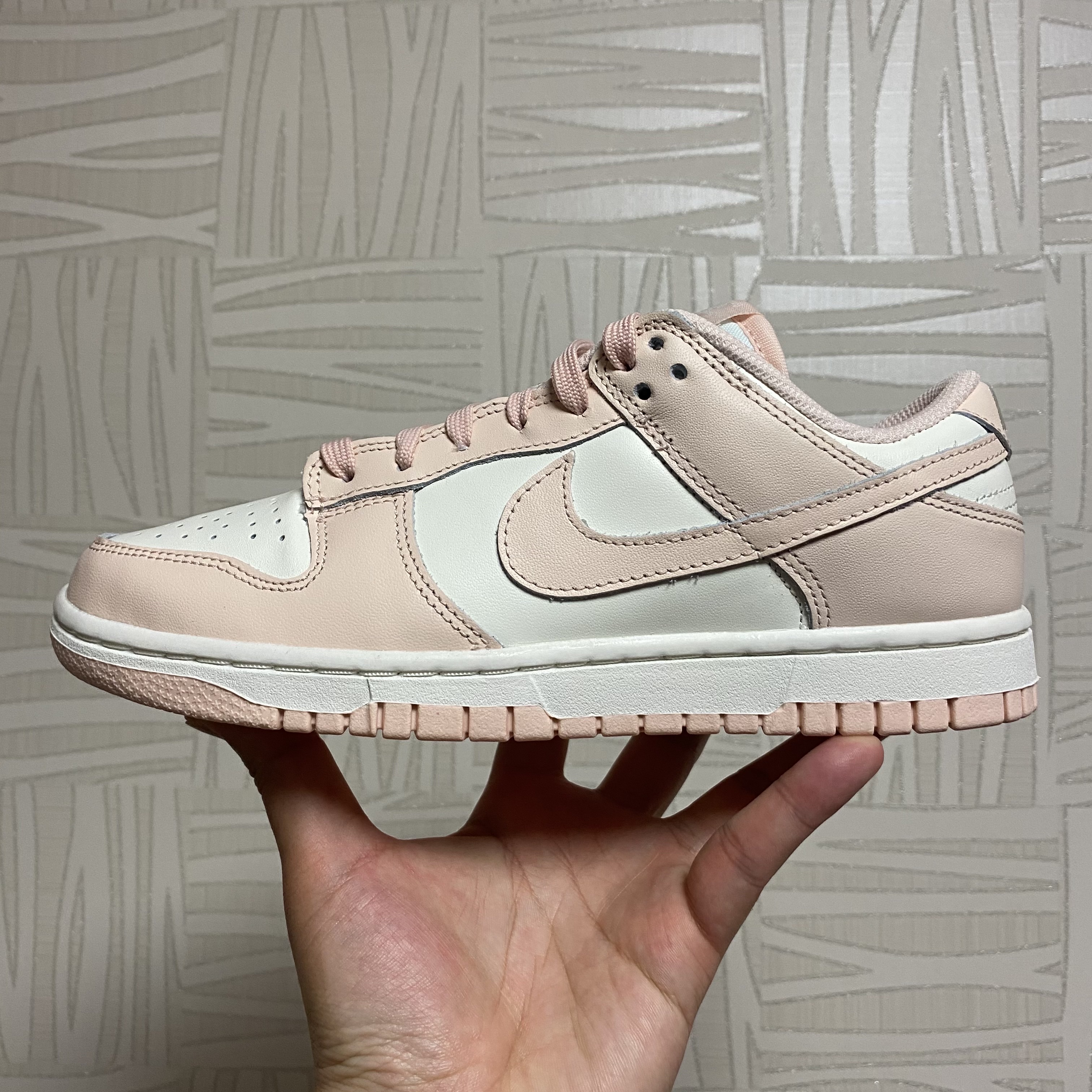 (W) Nike Dunk Low Orange Pearl 착용 스타일 - 1