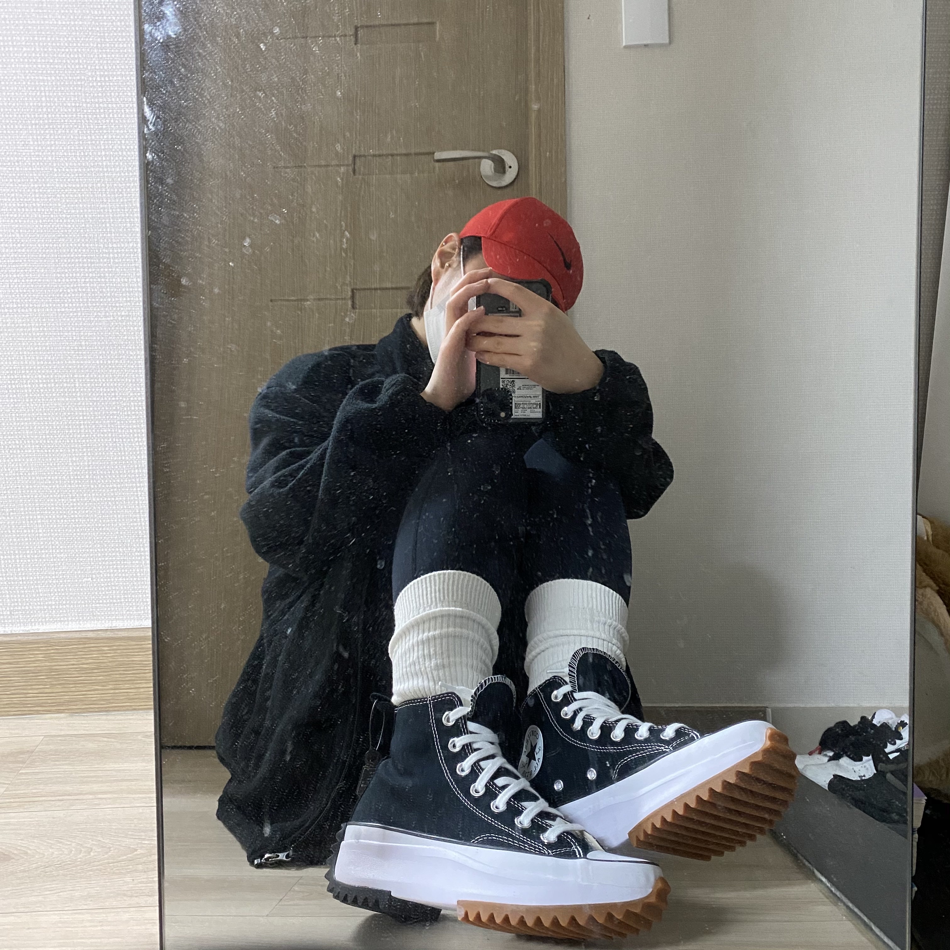 Converse Run Star Hike Hi Black White Gum 착용 스타일