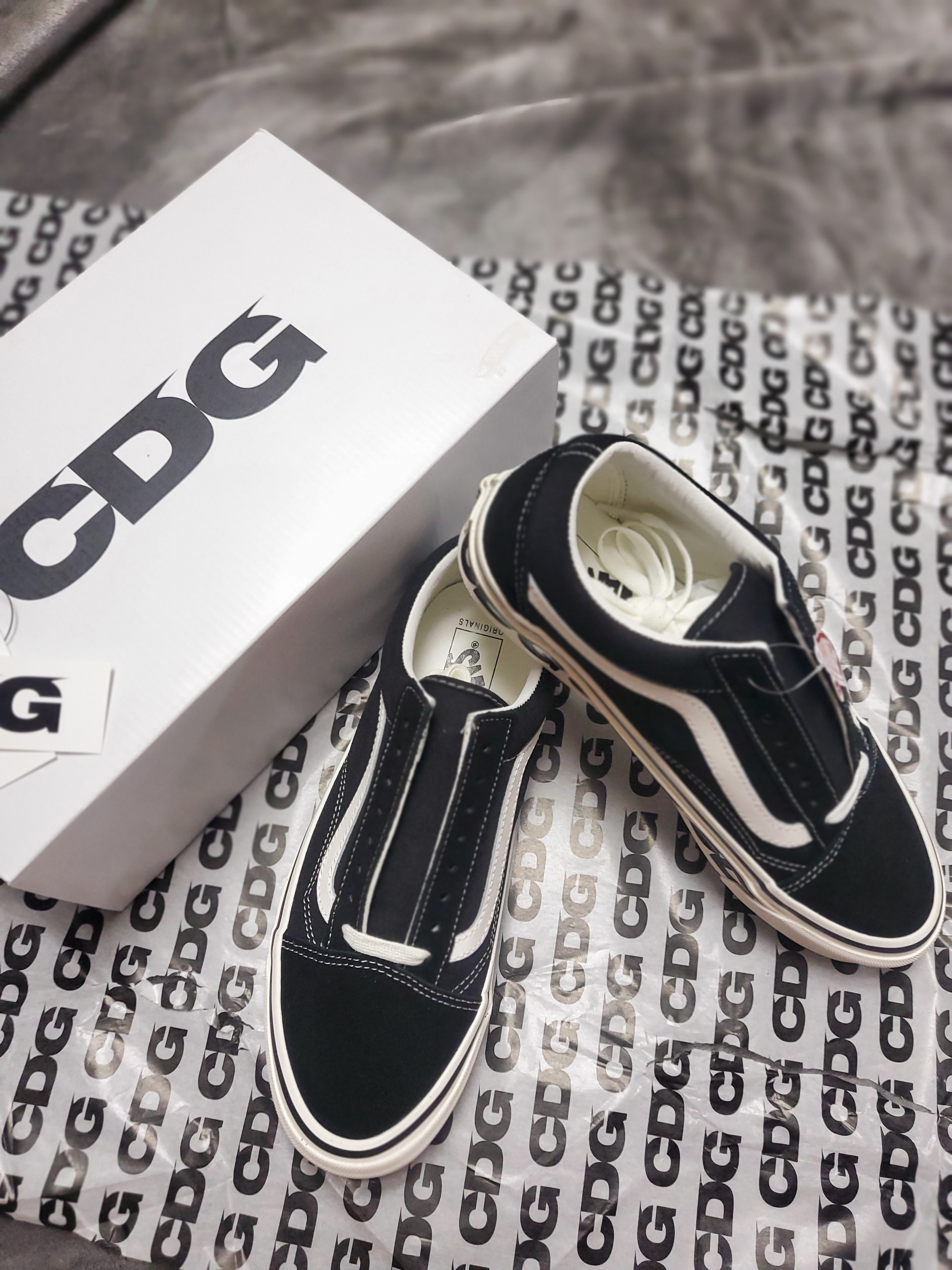Vans Vault x CDG OG Old Skool LX Side Wall 착용 스타일 - 2