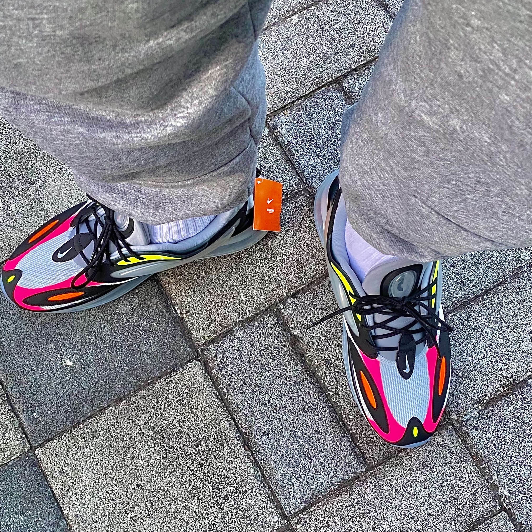 Nike Air Max Zephyr Photon Dust 착용 스타일 - 1