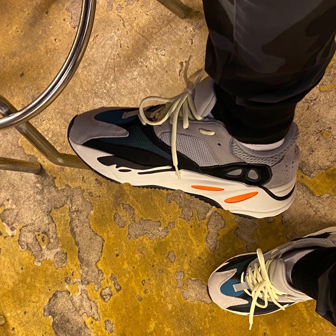 Adidas Yeezy Boost 700 Wave Runner Solid Grey 2017/2019 착용 스타일 - 1