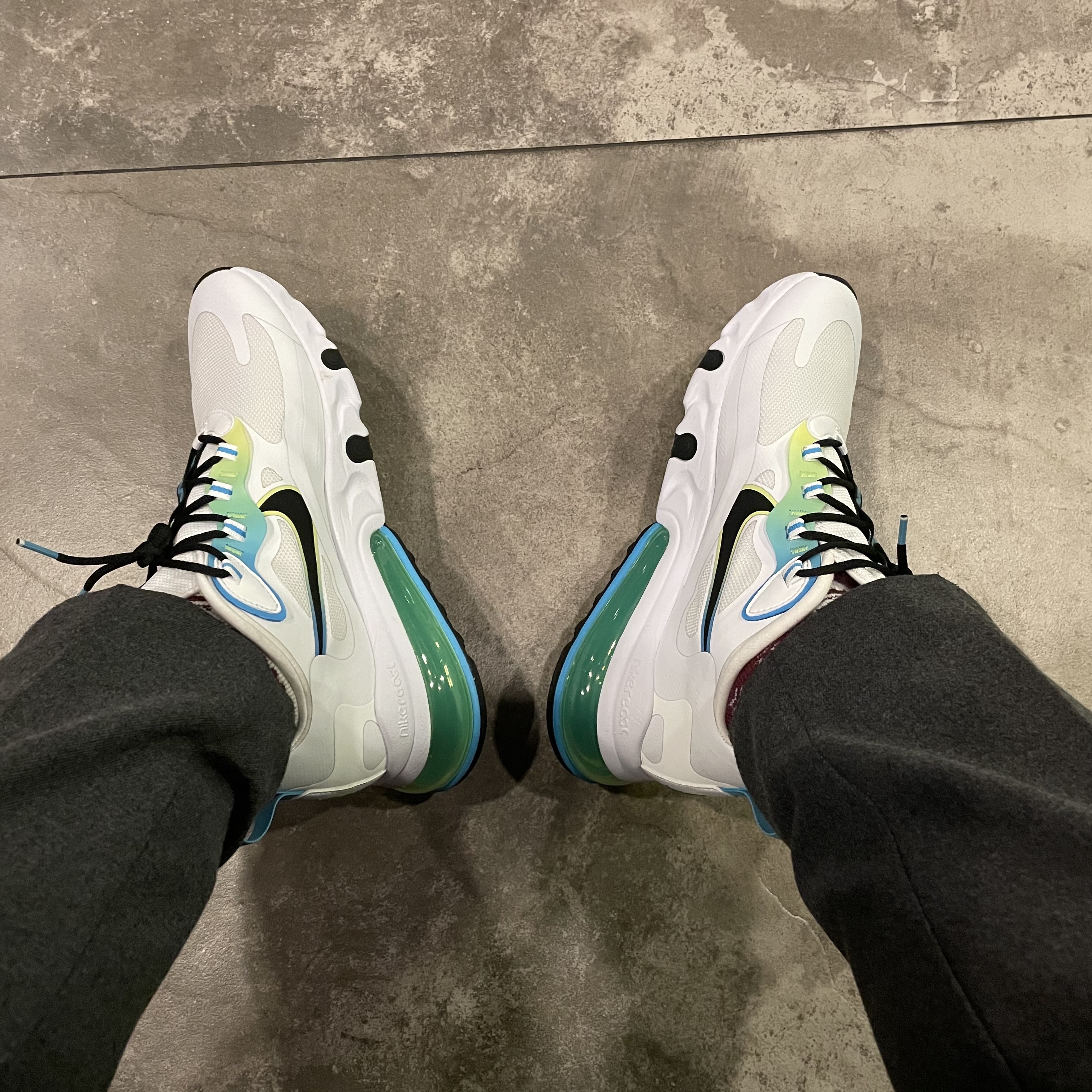 Nike Air Max 270 React Bauhaus ์ฐฉ์ฉ ์คํ์ผ
