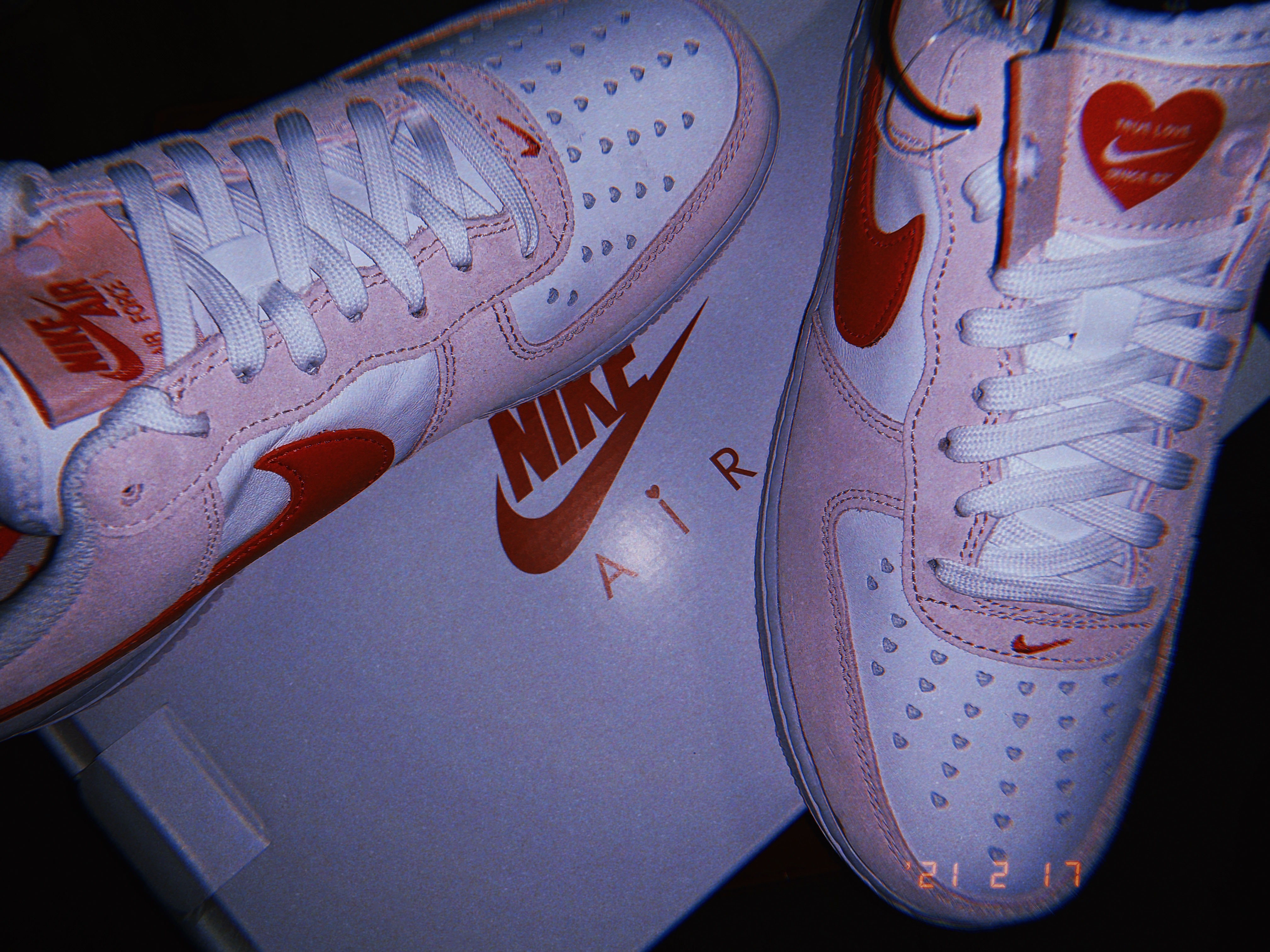 Nike Air Force 1 '07 QS Valentine's Day 착용 스타일 - 2