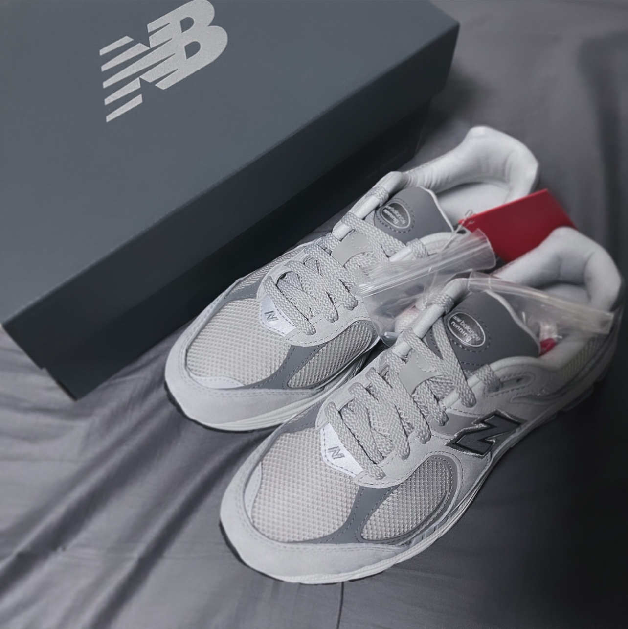 New Balance 2002R T2 Gray 착용 스타일