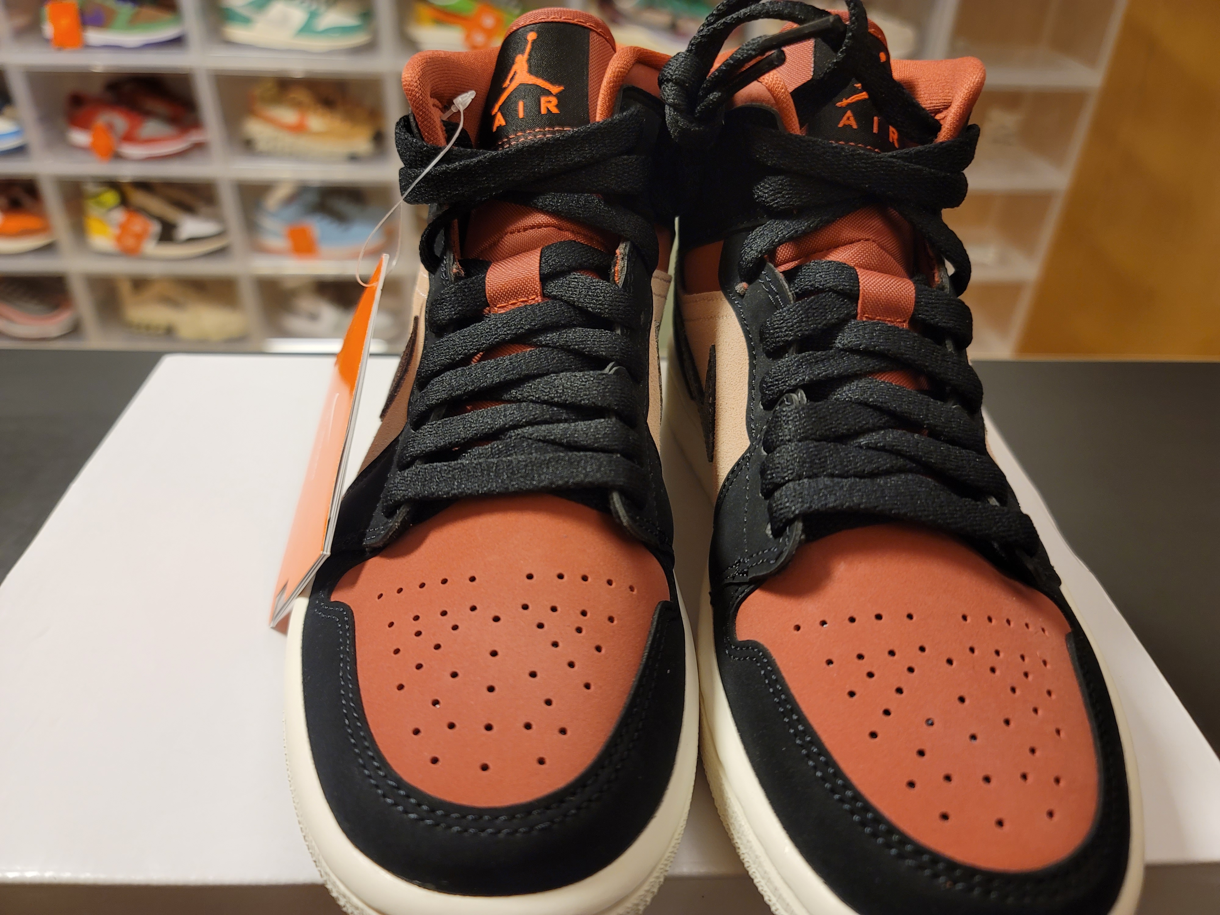 (W) Jordan 1 Mid Burgundy Dusty Pink 착용 스타일 - 1