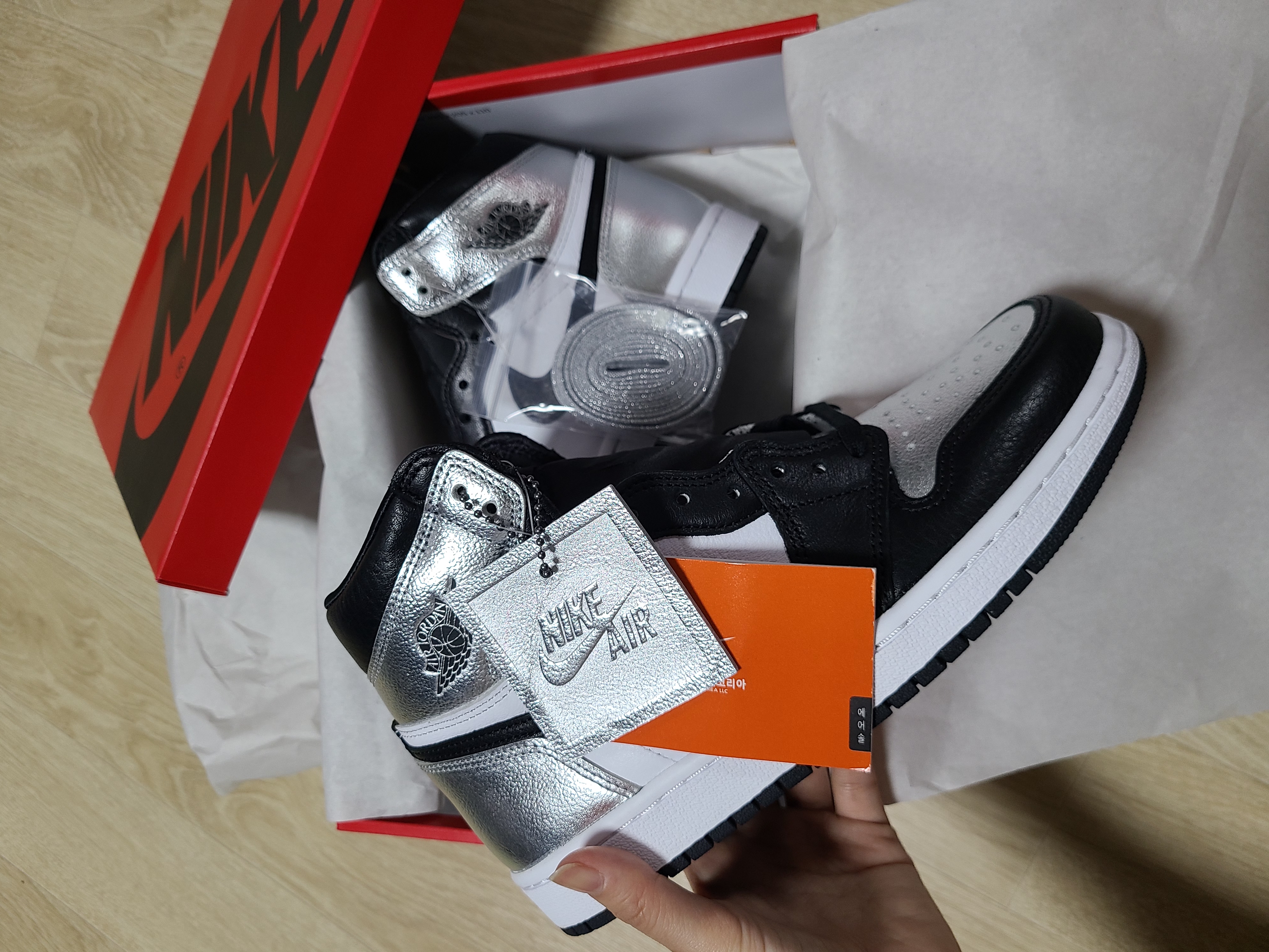 (W) Jordan 1 Retro High OG Silver Toe 착용 스타일