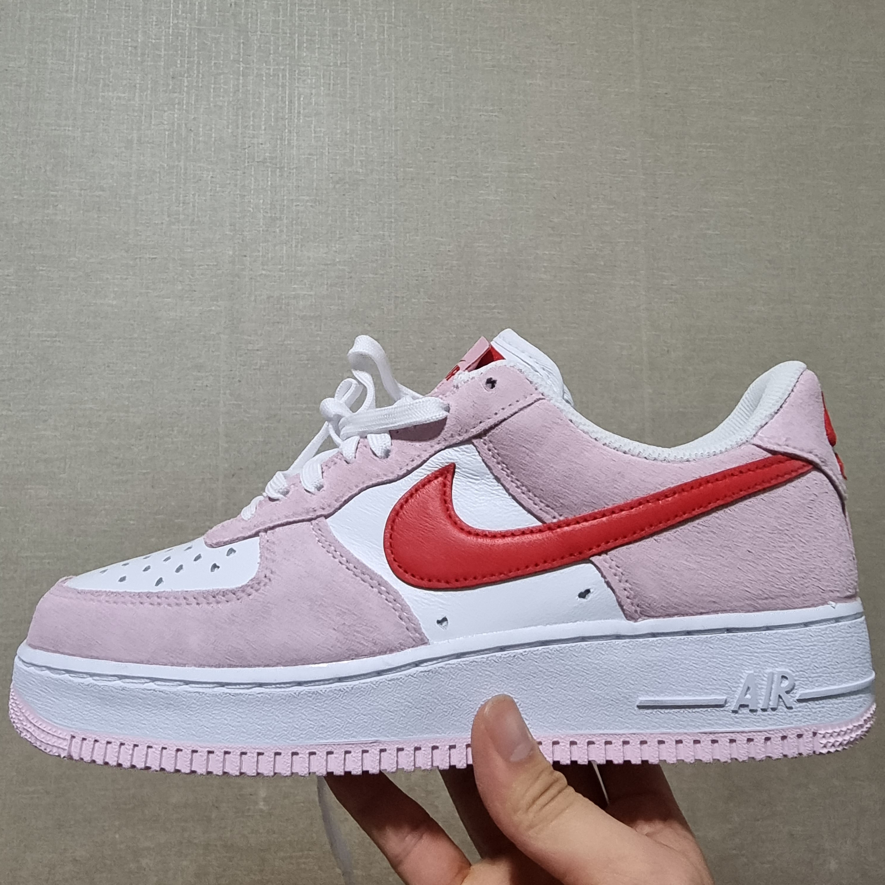 Nike Air Force 1 '07 QS Valentine's Day 착용 스타일