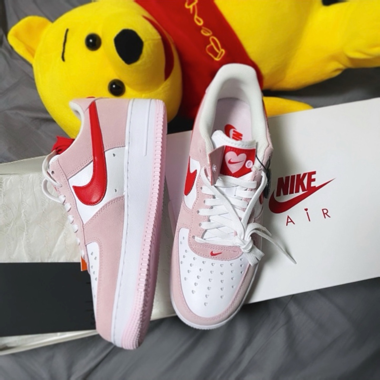 Nike Air Force 1 '07 QS Valentine's Day 착용 스타일