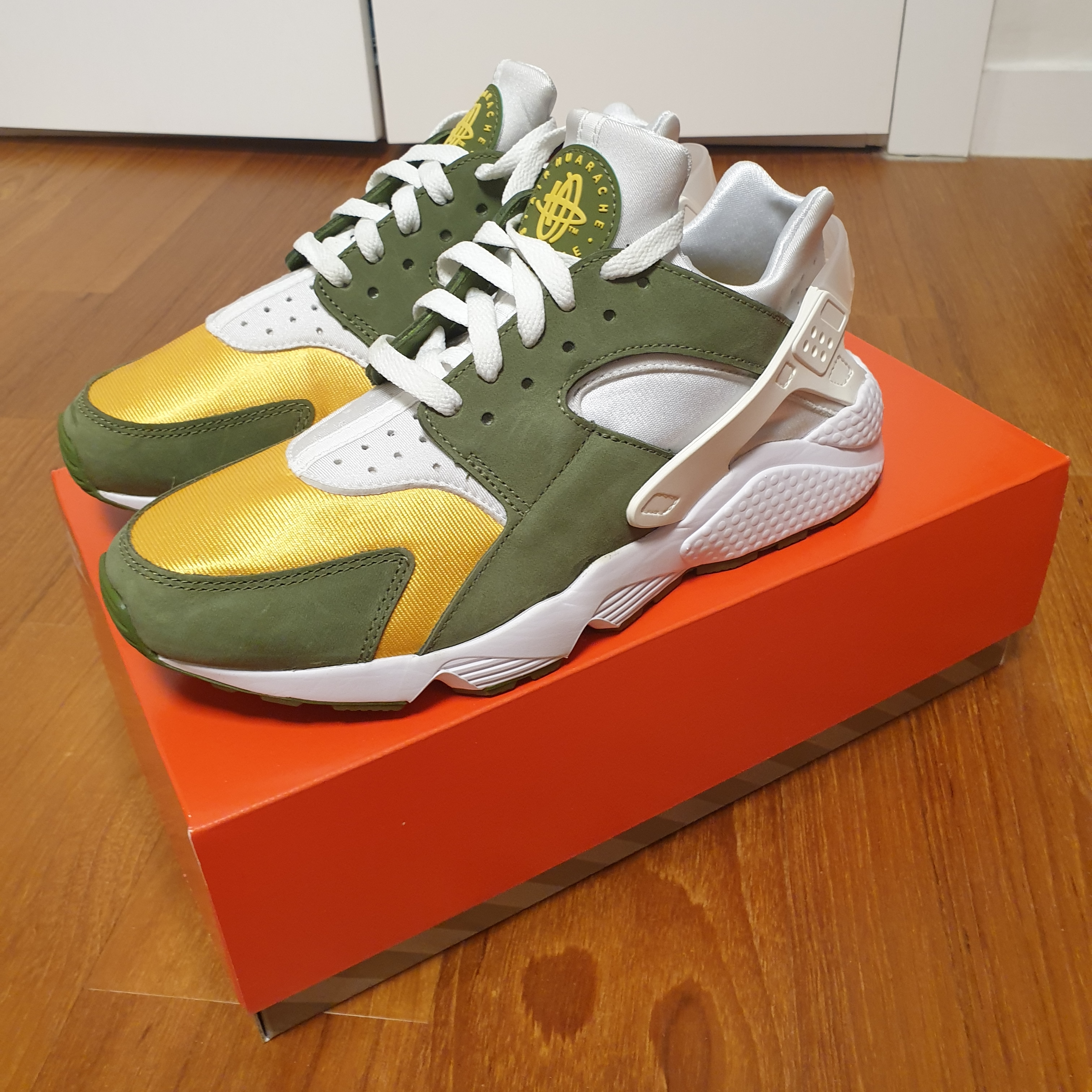 Nike x Stussy Air Huarache LE Dark Olive 착용 스타일 - 2