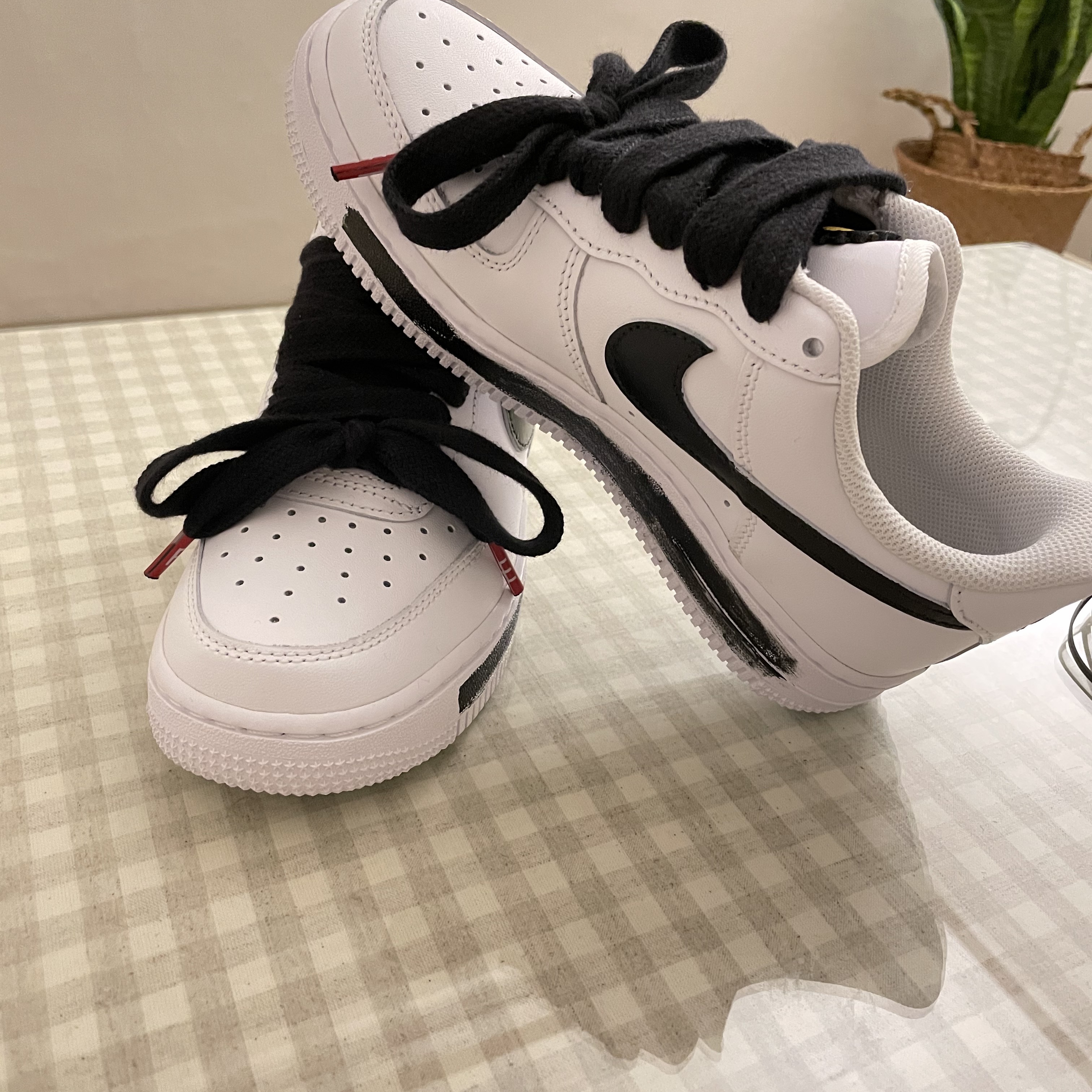 Nike Air Force 1 '07 Low White, Nike x Peaceminusone Air Force 1 Low Para-Noise 2.0 착용 스타일 - 3