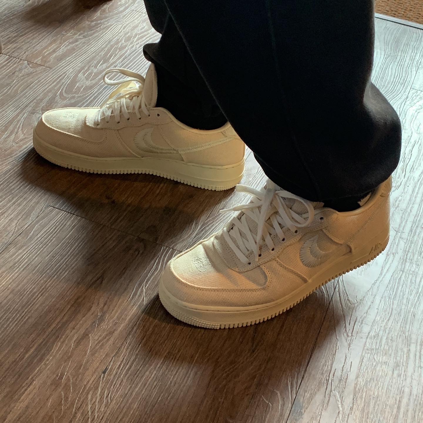 Nike x Stussy Air Force 1 Low Fossil 착용 스타일 - 1
