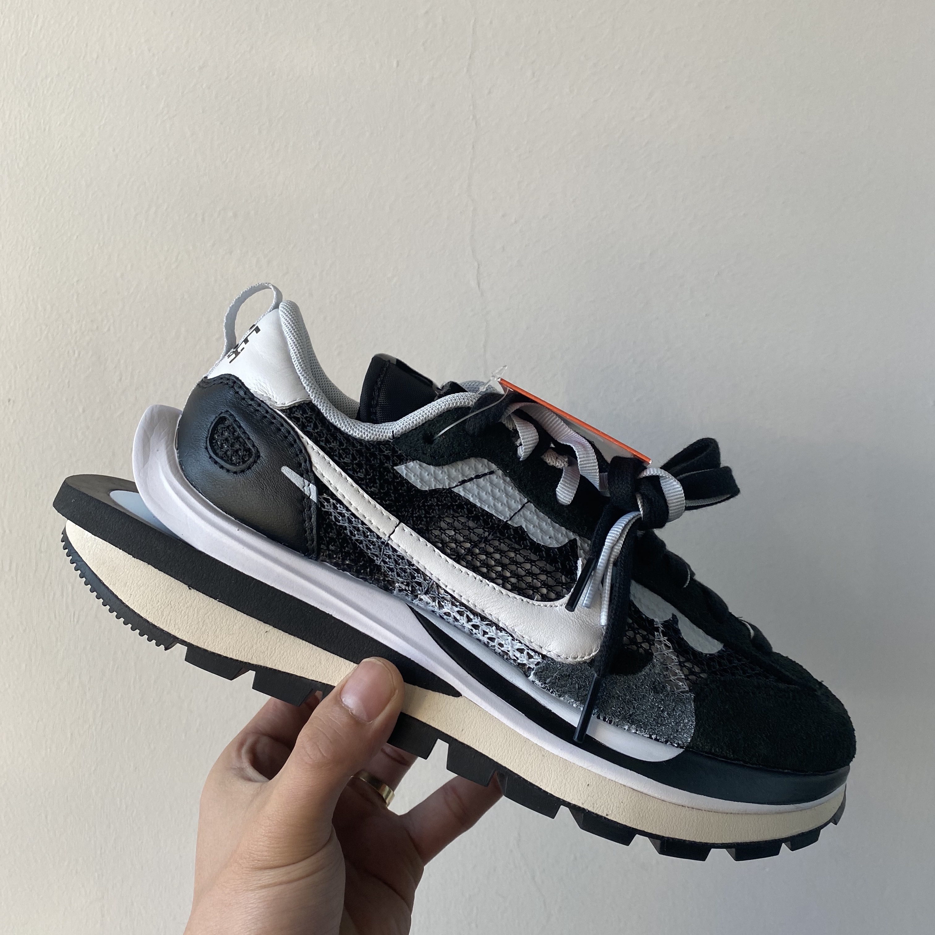 Nike x Sacai VaporWaffle Black White 착용 스타일 - 1