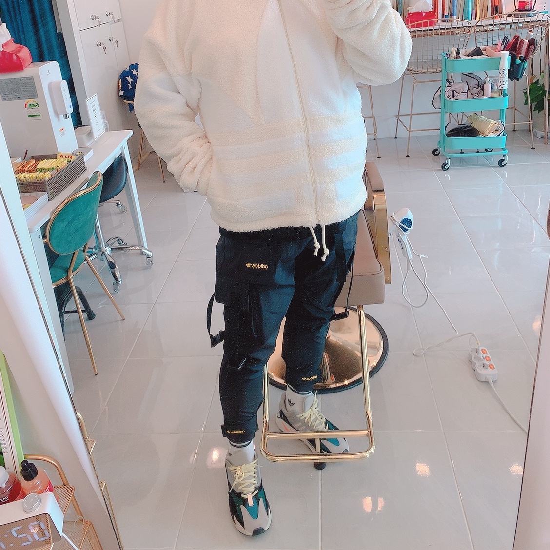 Adidas Yeezy Boost 700 Wave Runner Solid Grey 2017/2019 착용 스타일