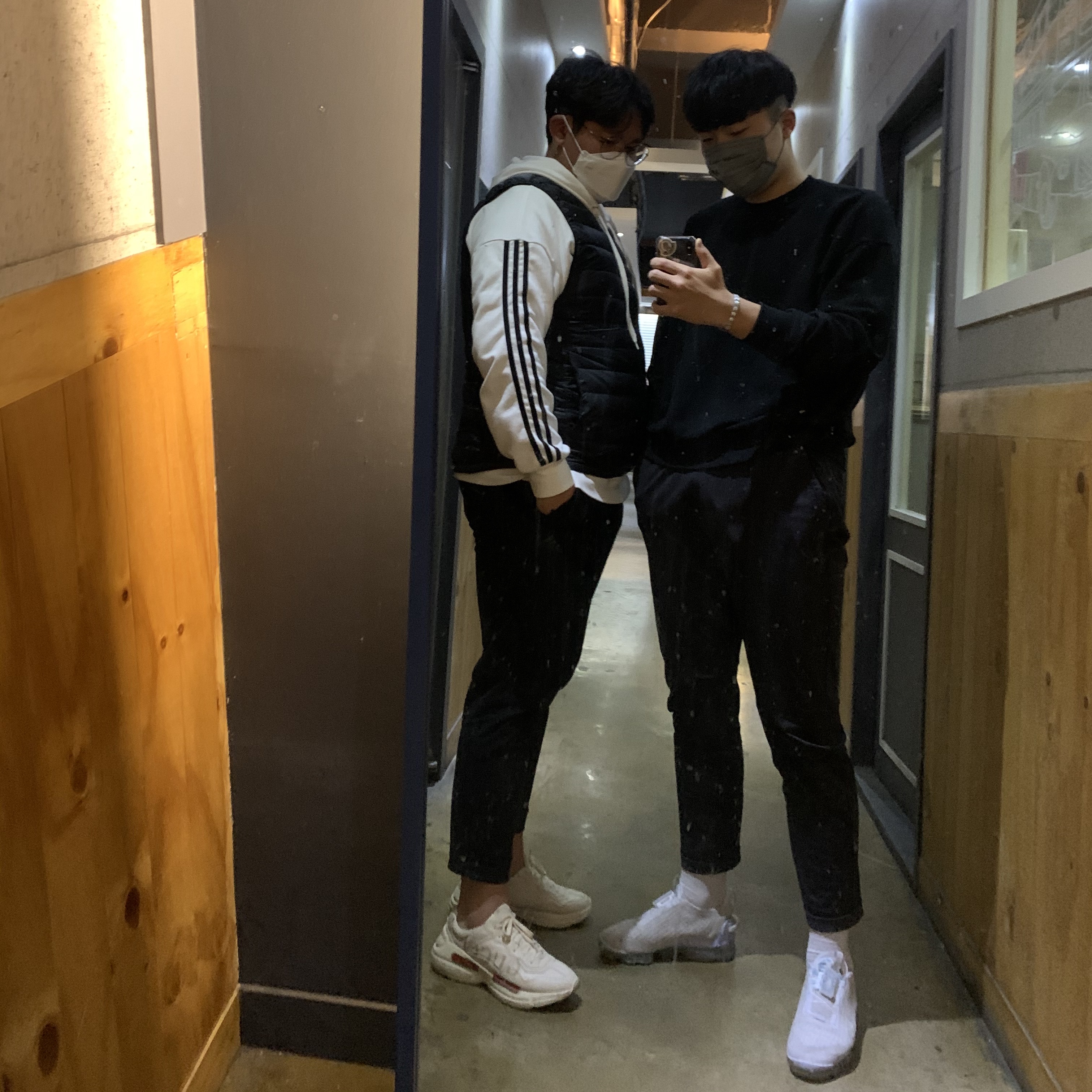 Gucci Rhyton Leather Sneakers Logo, Nike Air VaporMax 2020 Flyknit Summit White 착용 스타일