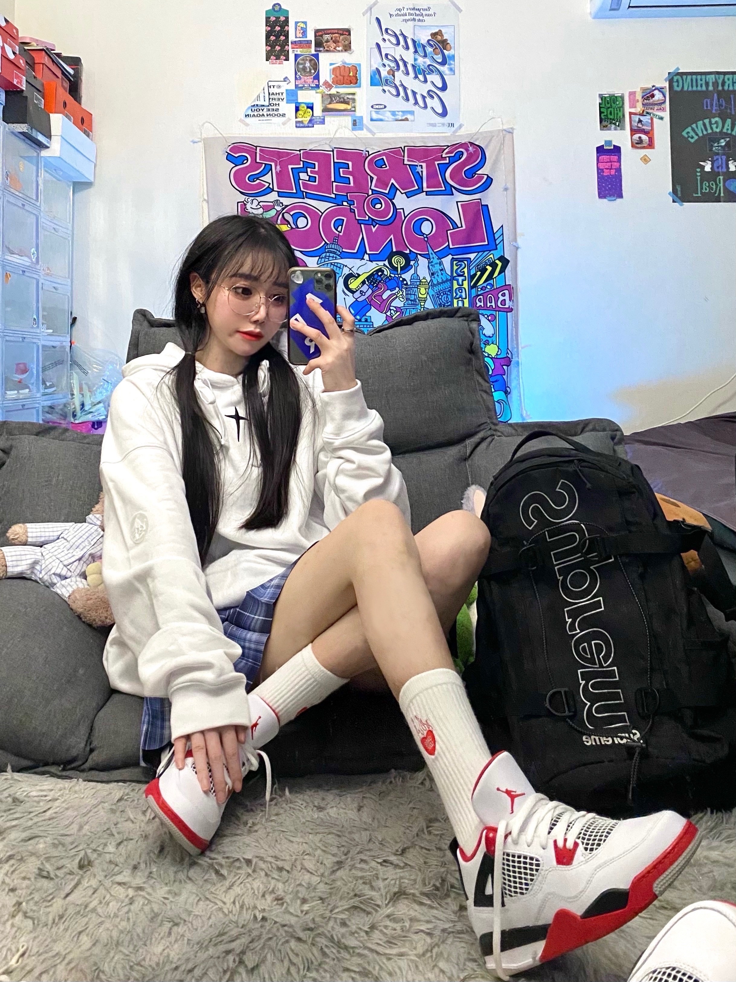(PS) Jordan 4 Retro OG Fire Red 2020, Supreme Backpack Black - 18FW 착용 스타일 - 1