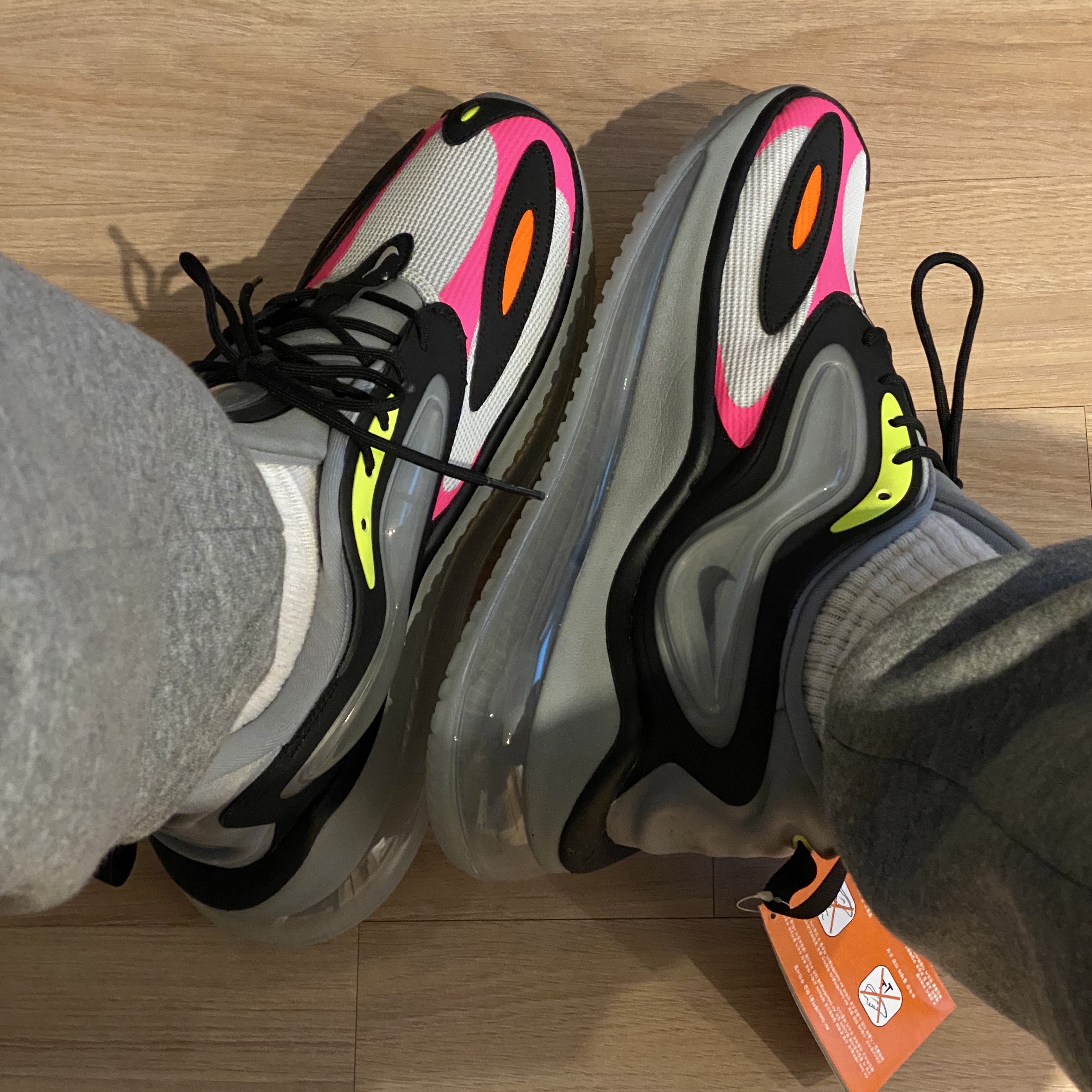 Nike Air Max Zephyr Photon Dust 착용 스타일 - 2