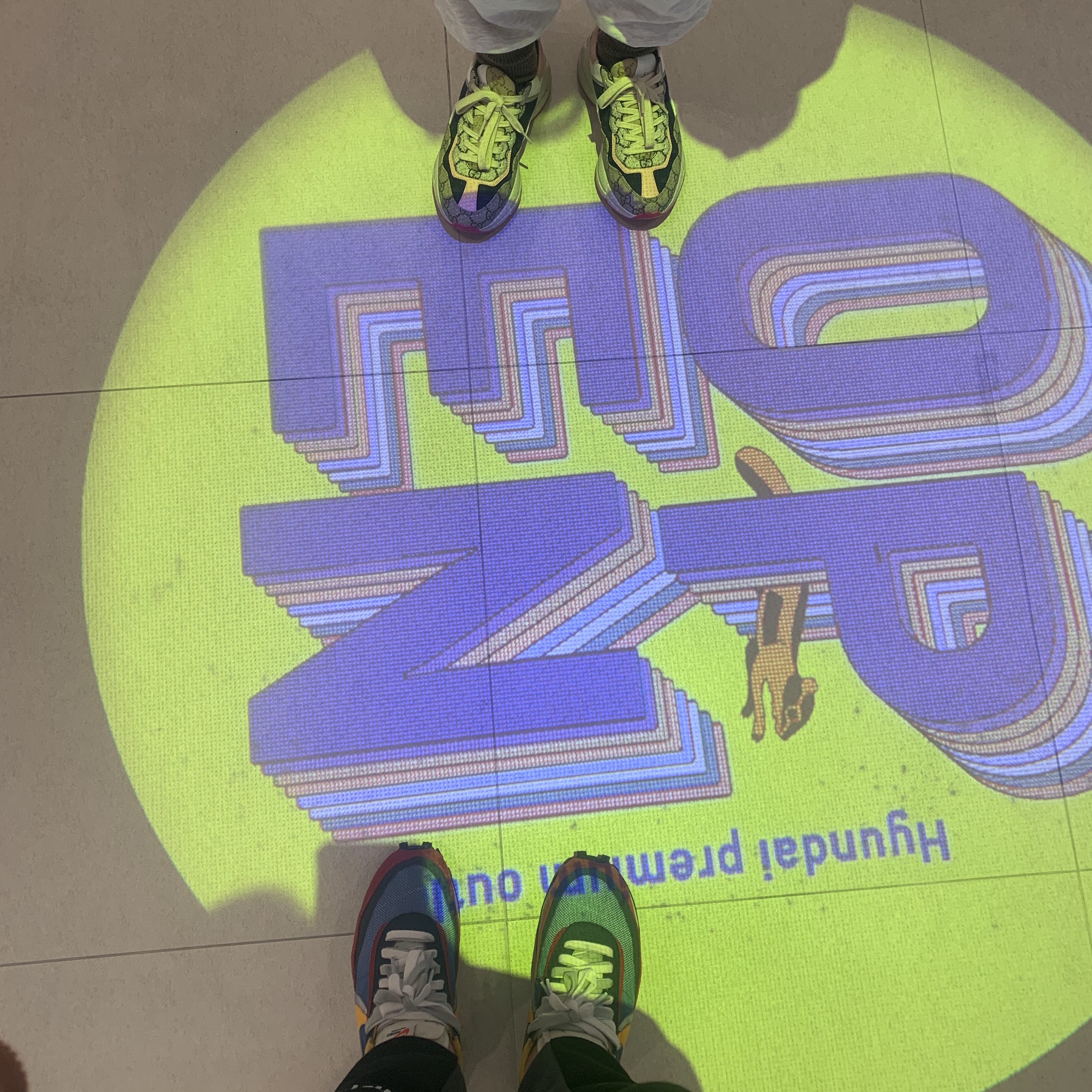 Nike x Sacai LDWaffle Blue Multi, Adidas Yeezy Boost 350 V2 Yecheil - Reflective 착용 스타일 - 2