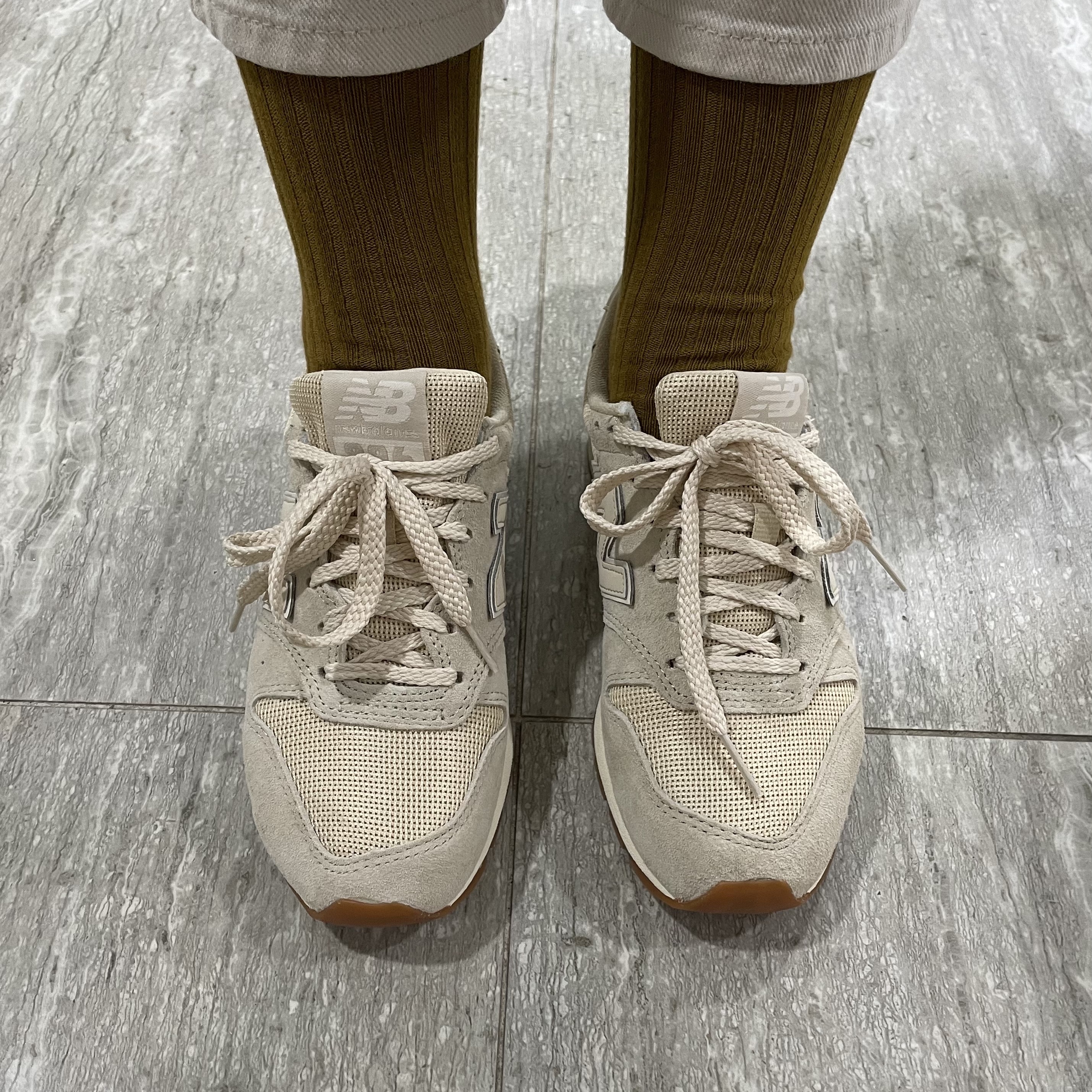 New Balance 996 Beige 착용 스타일 - 2