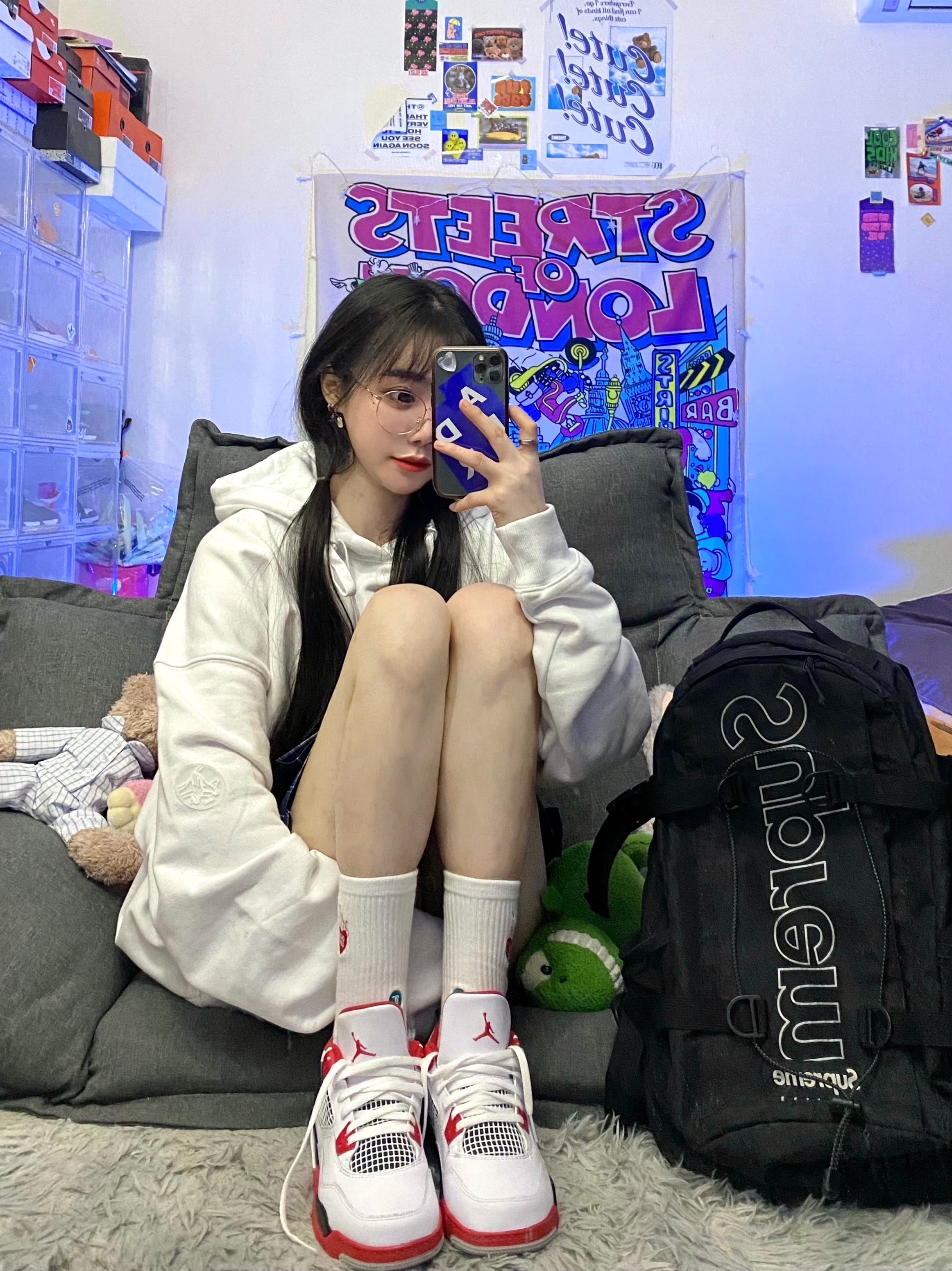(PS) Jordan 4 Retro OG Fire Red 2020, Supreme Backpack Black - 18FW 착용 스타일 - 2