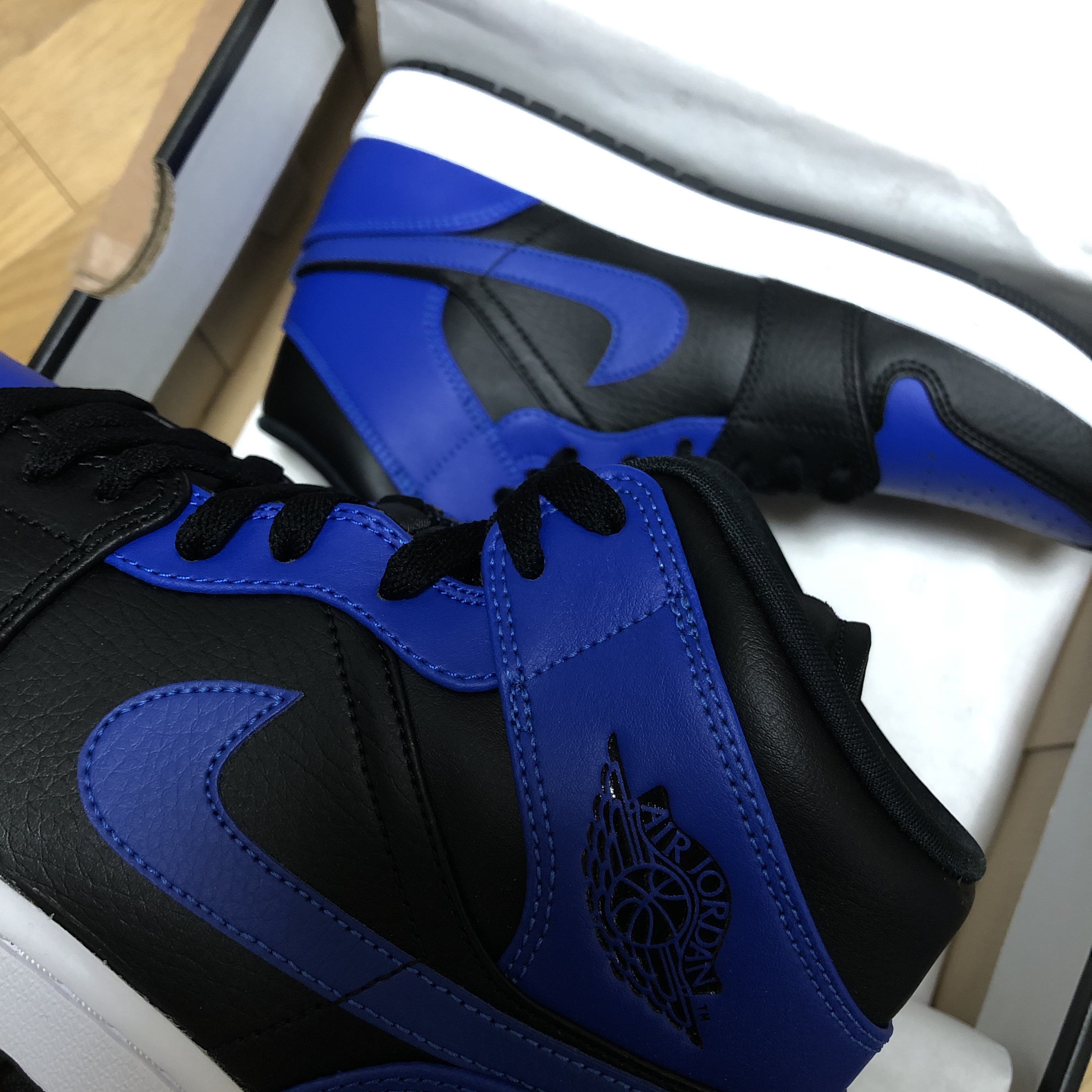Jordan 1 Mid Black Hyper Royal 착용 스타일