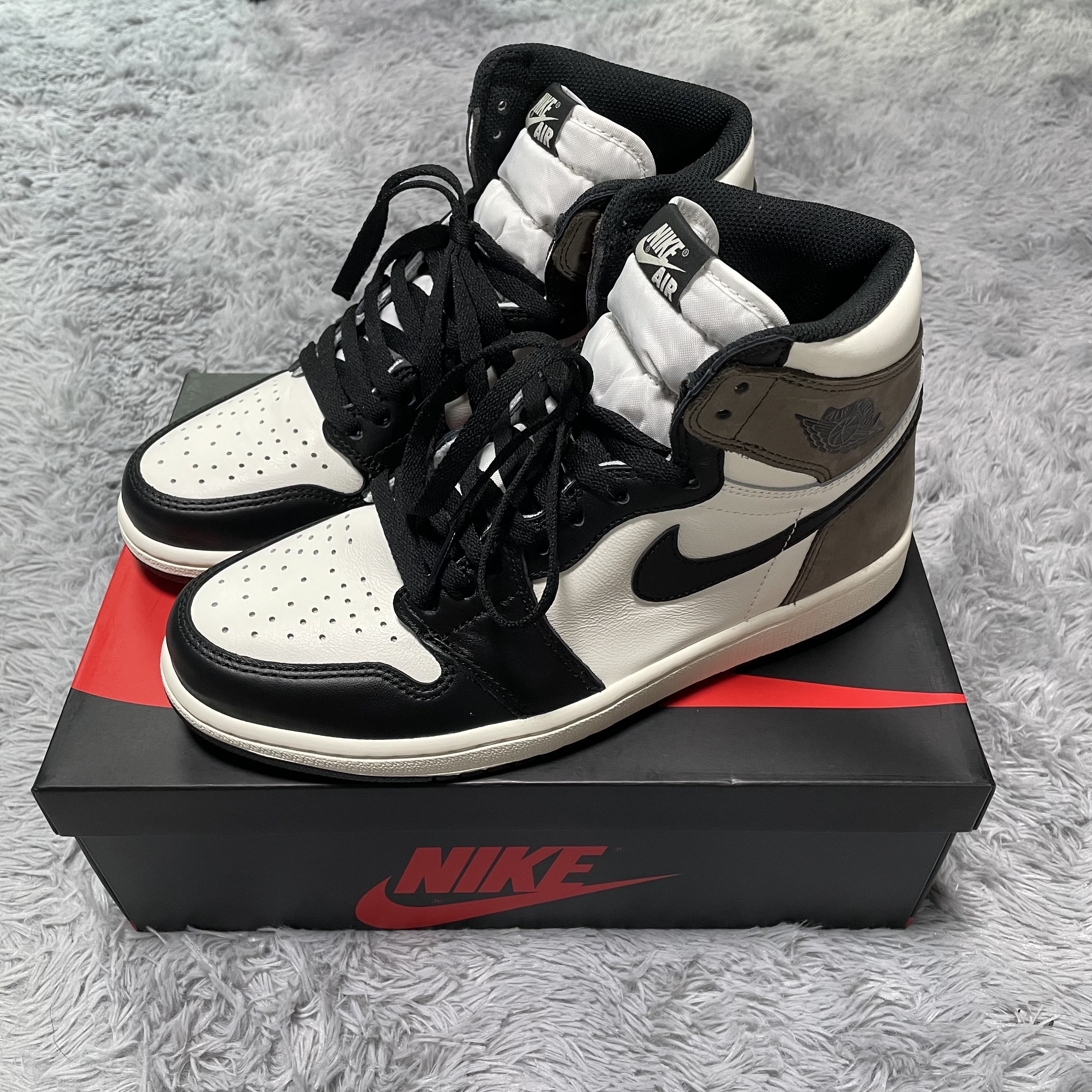 Jordan 1 Retro High OG Black Mocha 착용 스타일