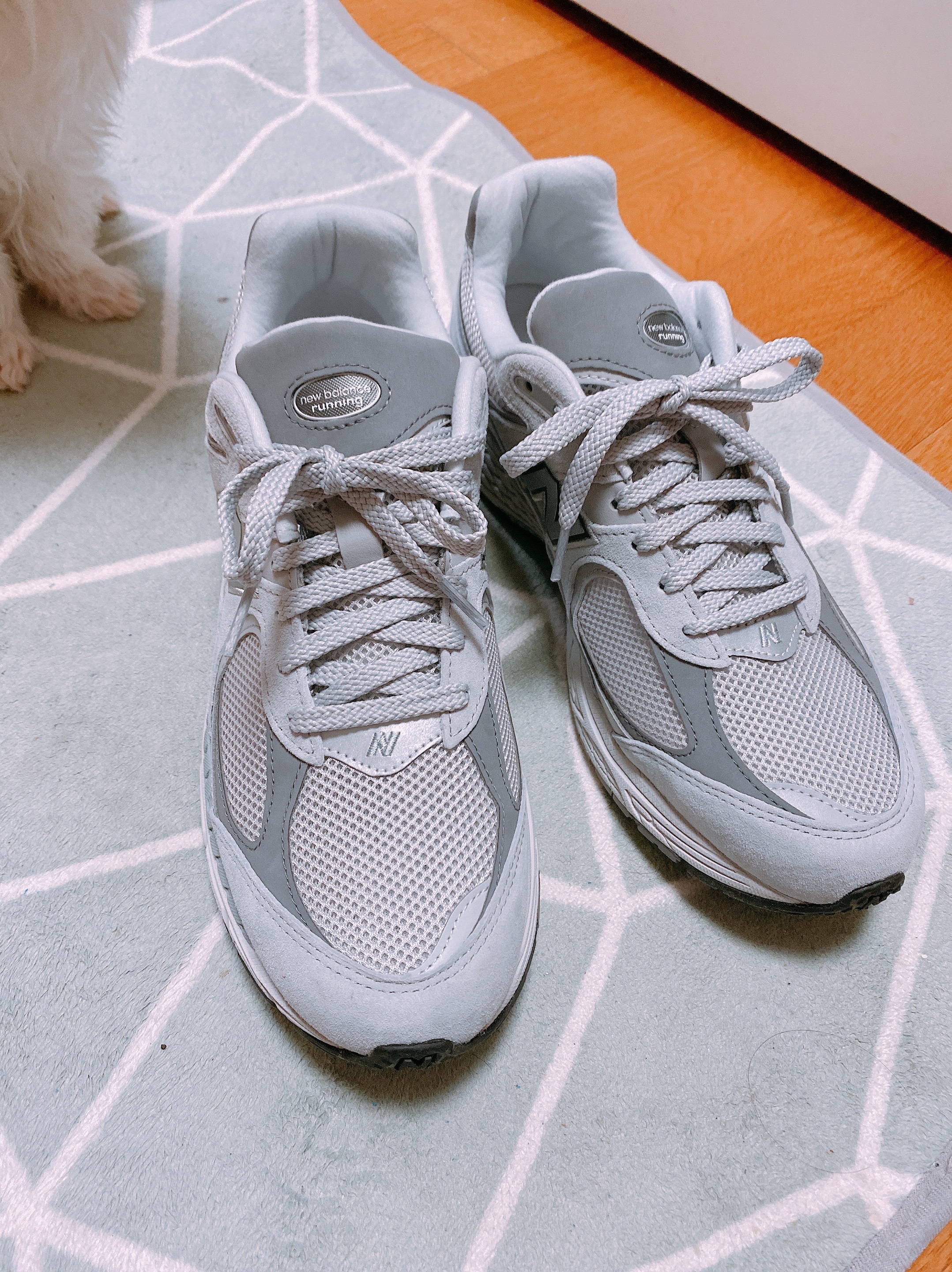 New Balance 2002R T2 Gray 착용 스타일