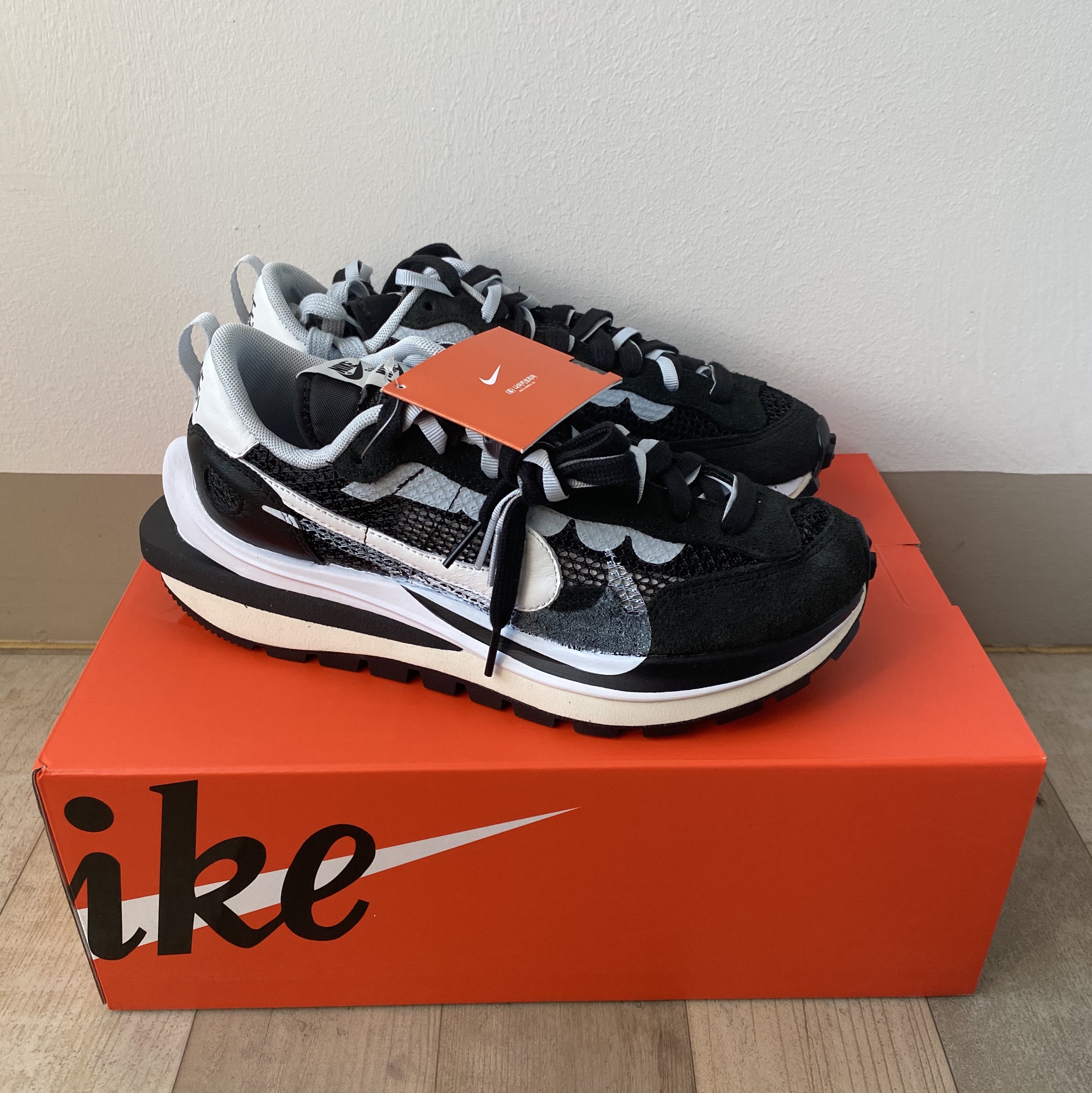 Nike x Sacai VaporWaffle Black White 착용 스타일 - 2