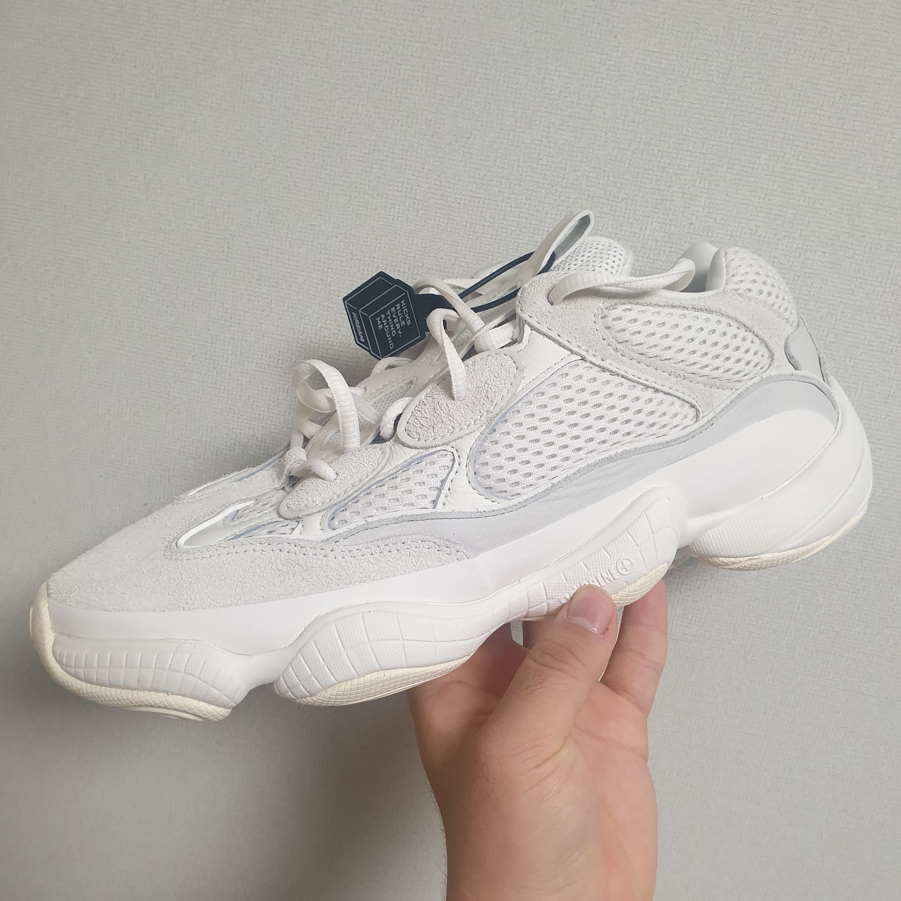 Adidas Yeezy 500 Bone White 착용 스타일