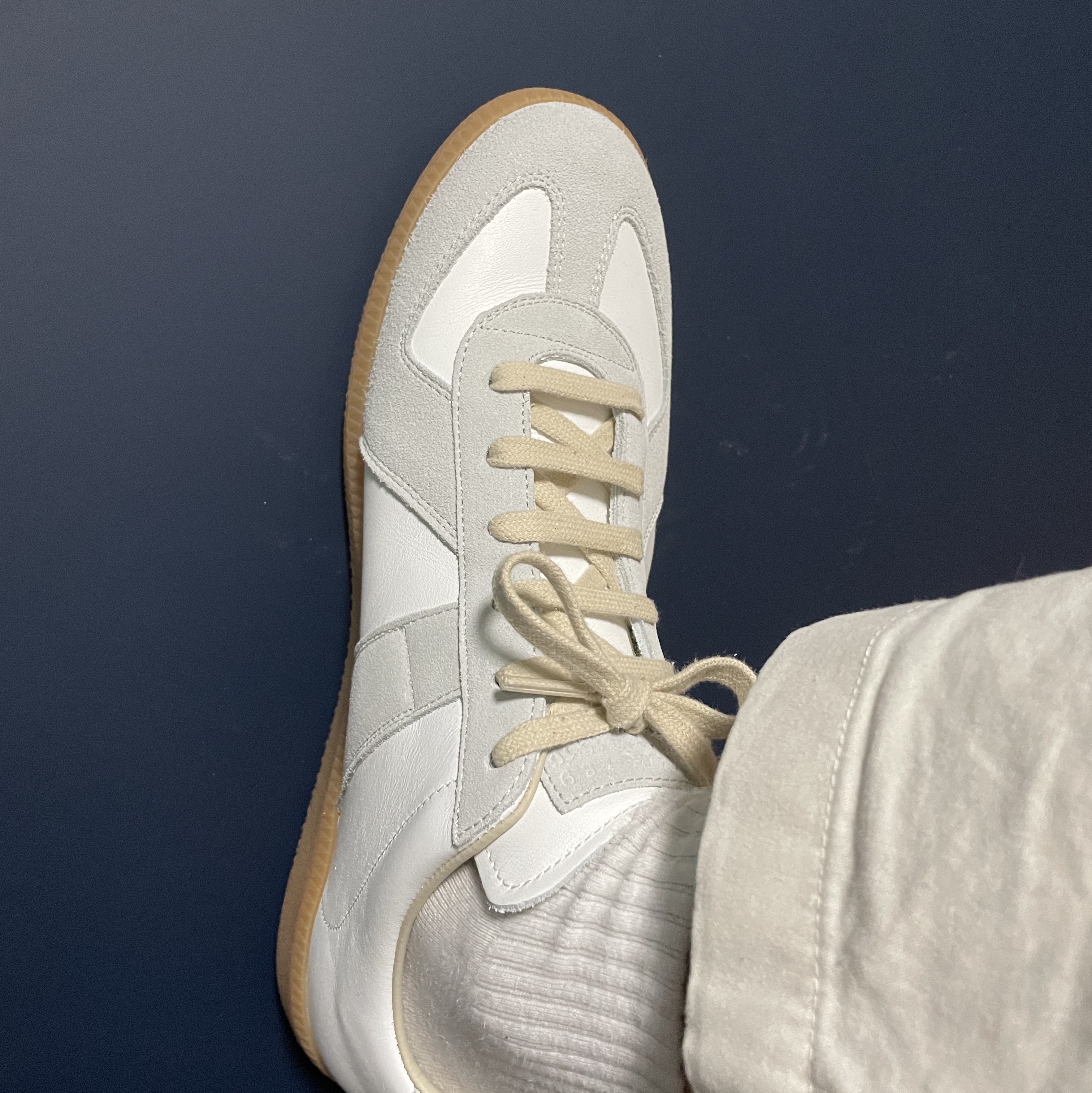 Maison Margiela Calfskin Replica Sneakers 착용 스타일 - 1