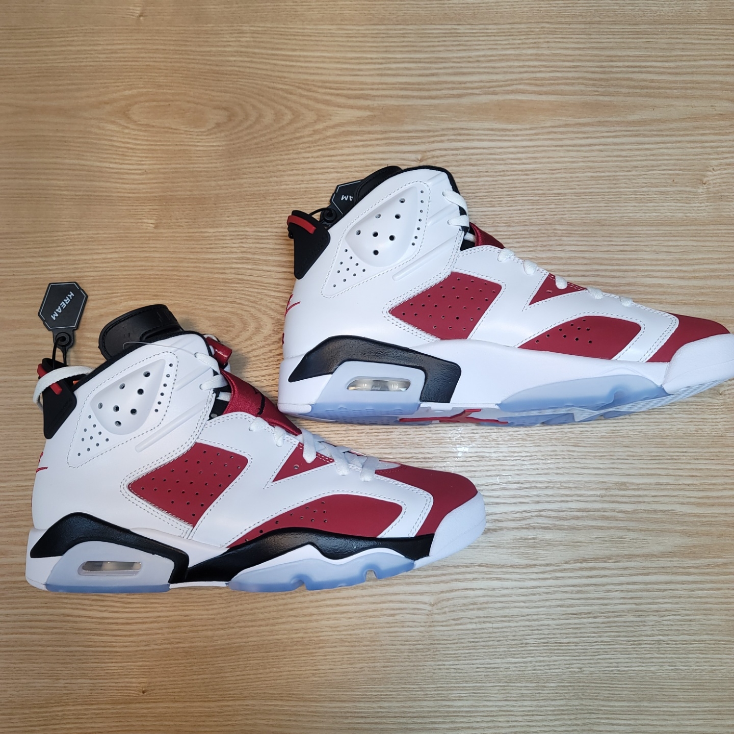 Jordan 6 Retro Carmine 2021 착용 스타일 - 2