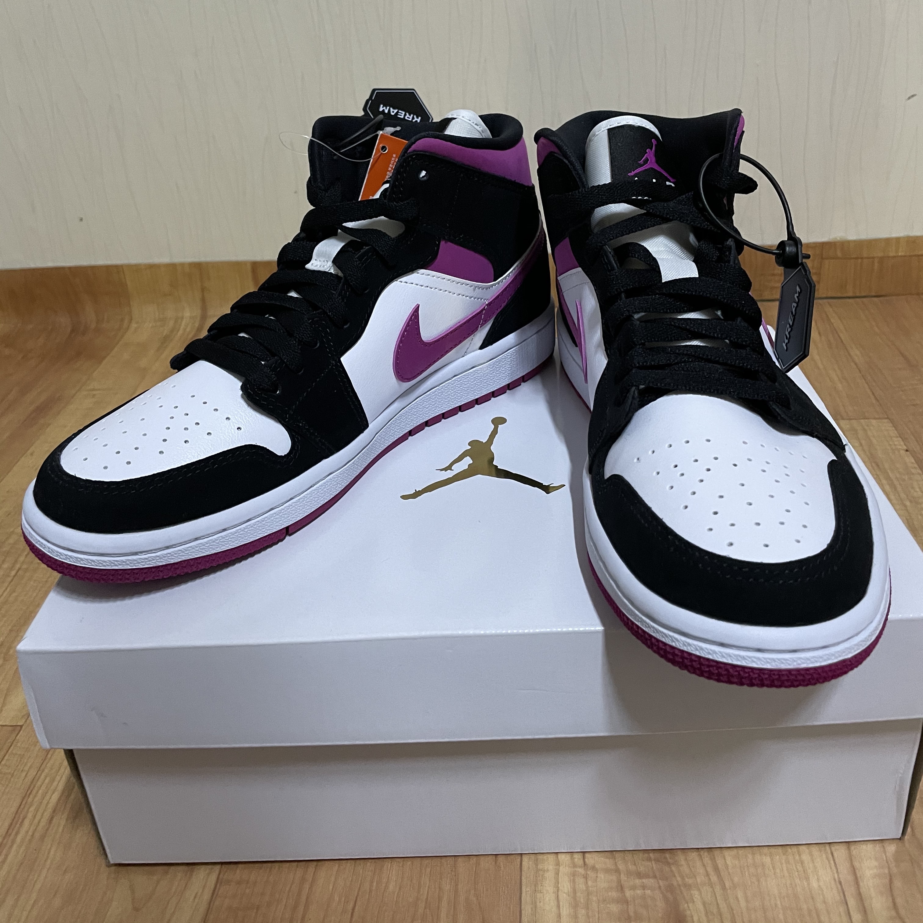 (W) Jordan 1 Mid Cactus Flower 착용 스타일 - 3