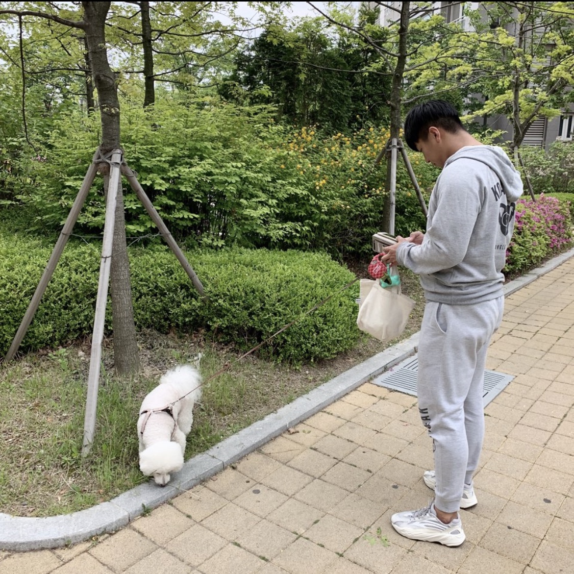 Adidas Yeezy Boost 700 V2 Static 2018 착용 스타일
