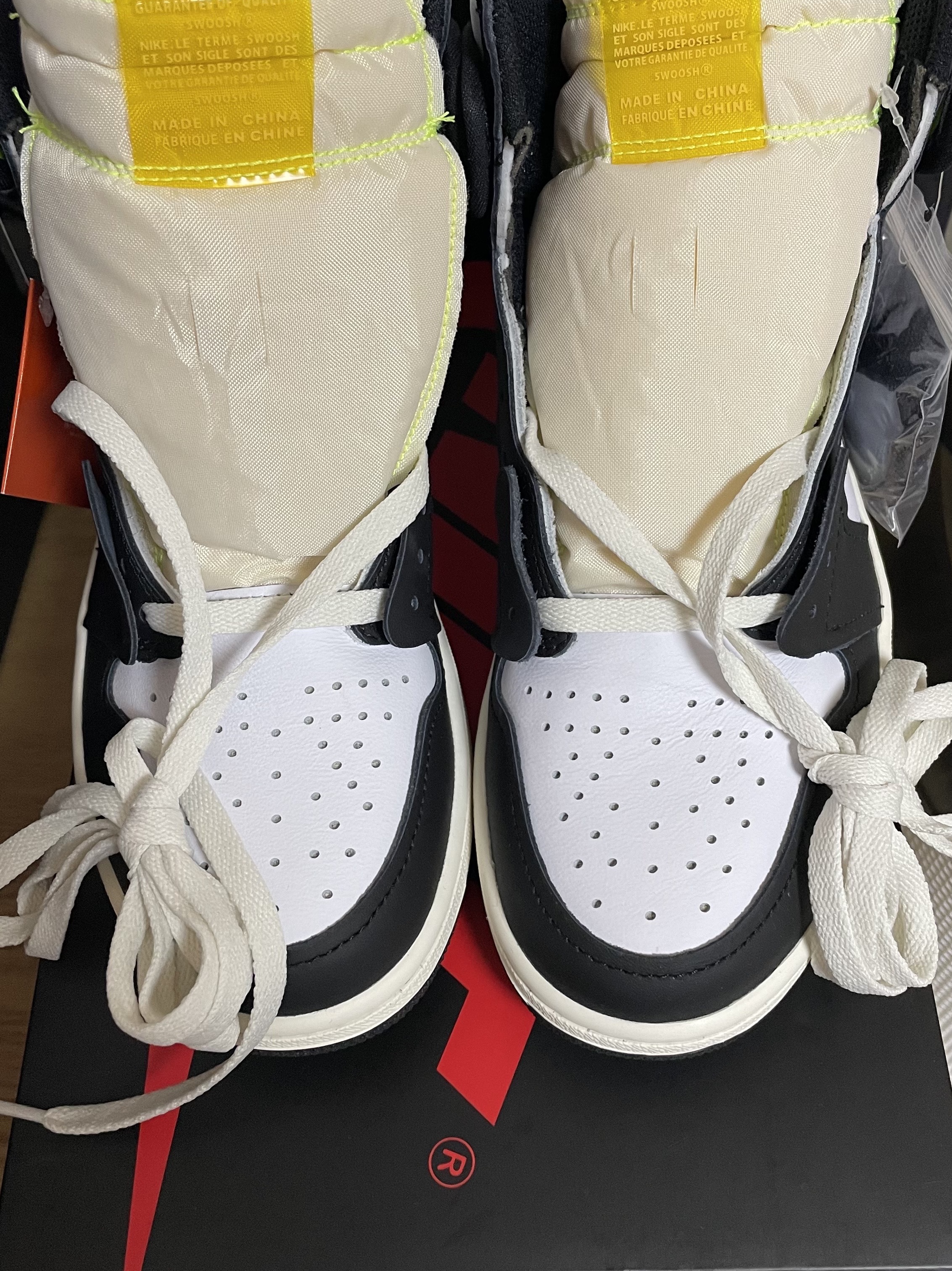 Jordan 1 Retro High OG Volt Gold 착용 스타일