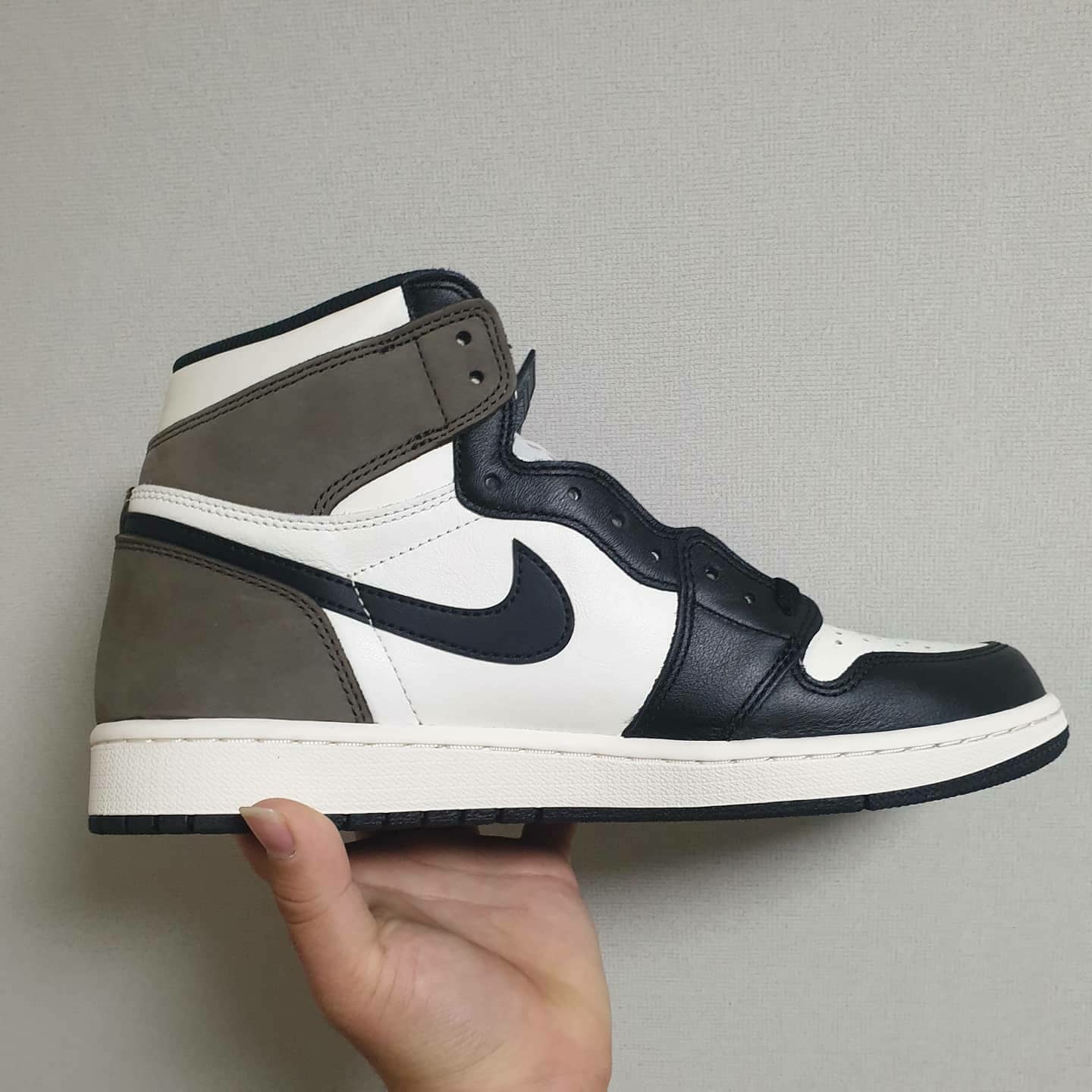 Jordan 1 Retro High OG Black Mocha 착용 스타일