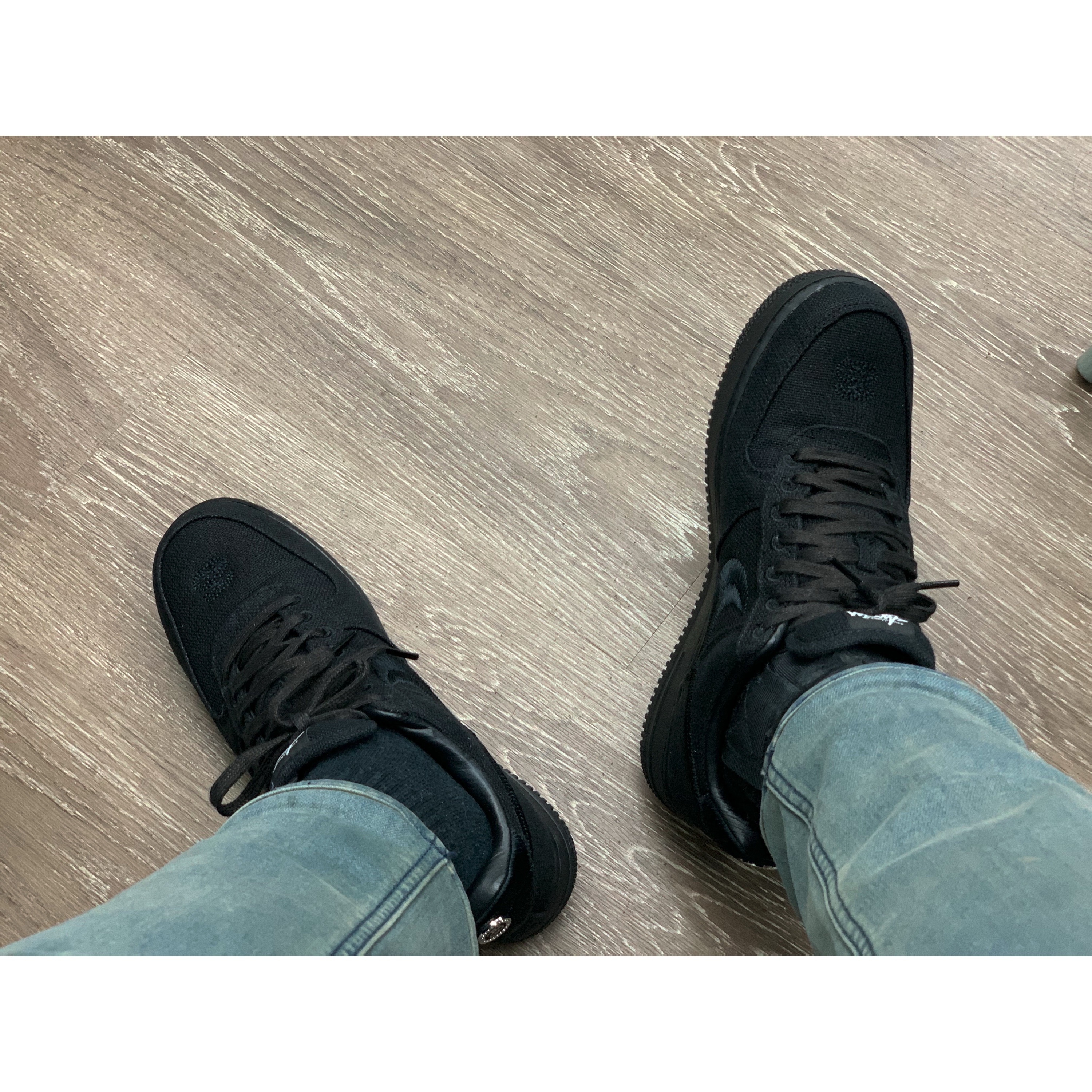 Nike x Stussy Air Force 1 Low Triple Black 착용 스타일