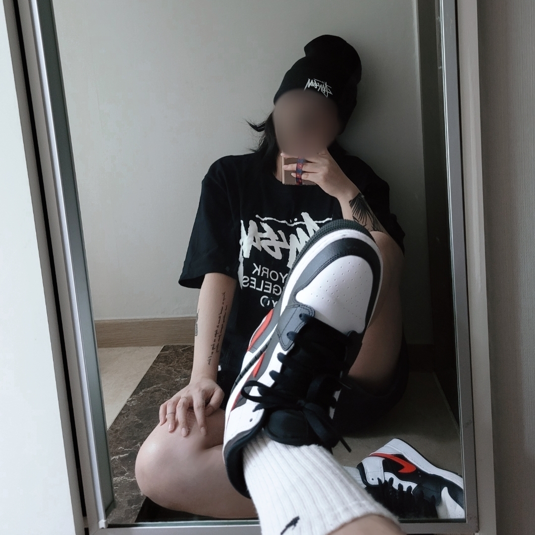Nike x Stussy Cuff Beanie Black, Jordan 1 Mid Black Chile Red 착용 스타일