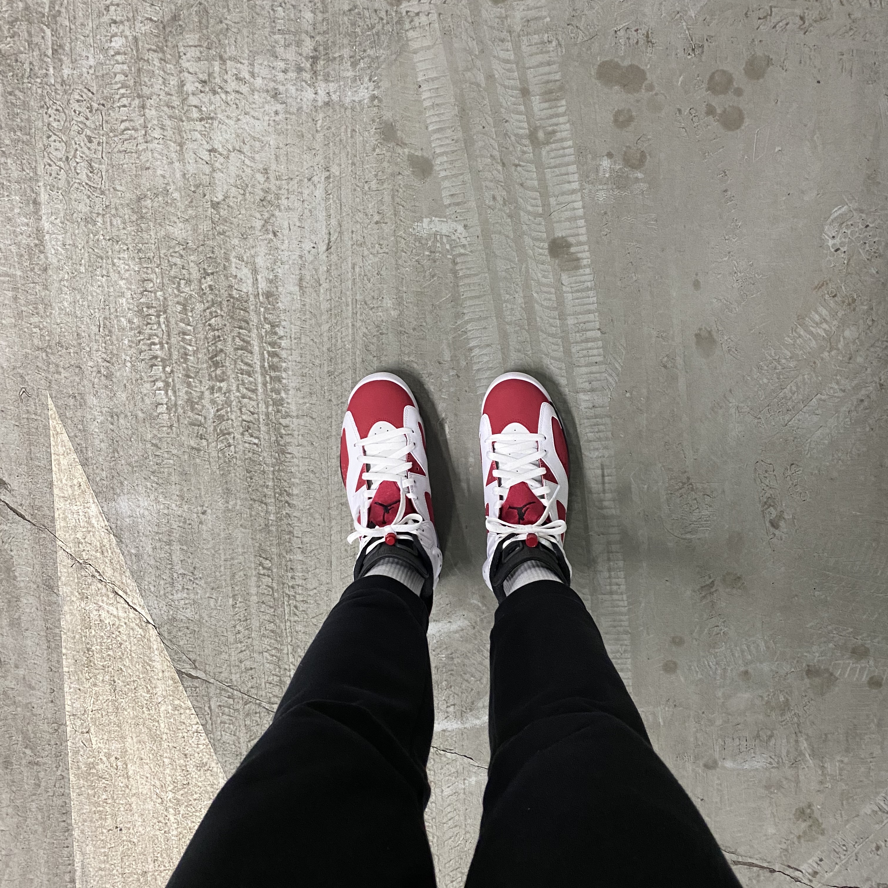 Jordan 6 Retro Carmine 2021 착용 스타일 - 1