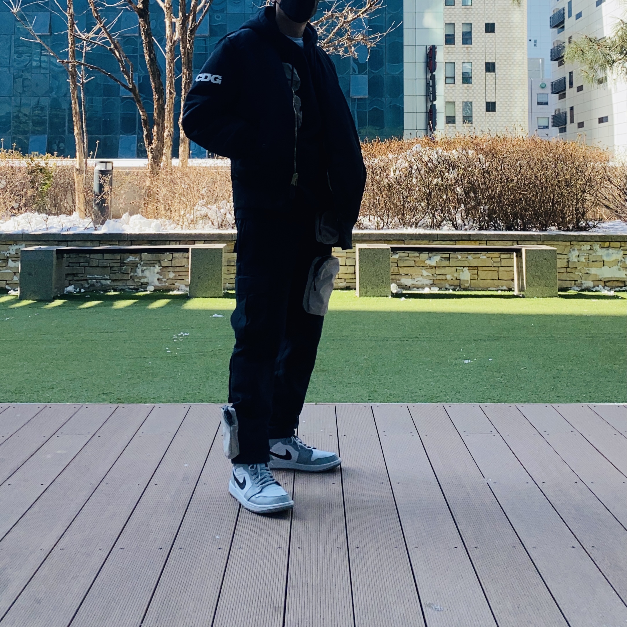 Jordan 1 Mid Light Smoke Grey, Nike x Travis Scott NRG AG Utility Hoodie Black 착용 스타일