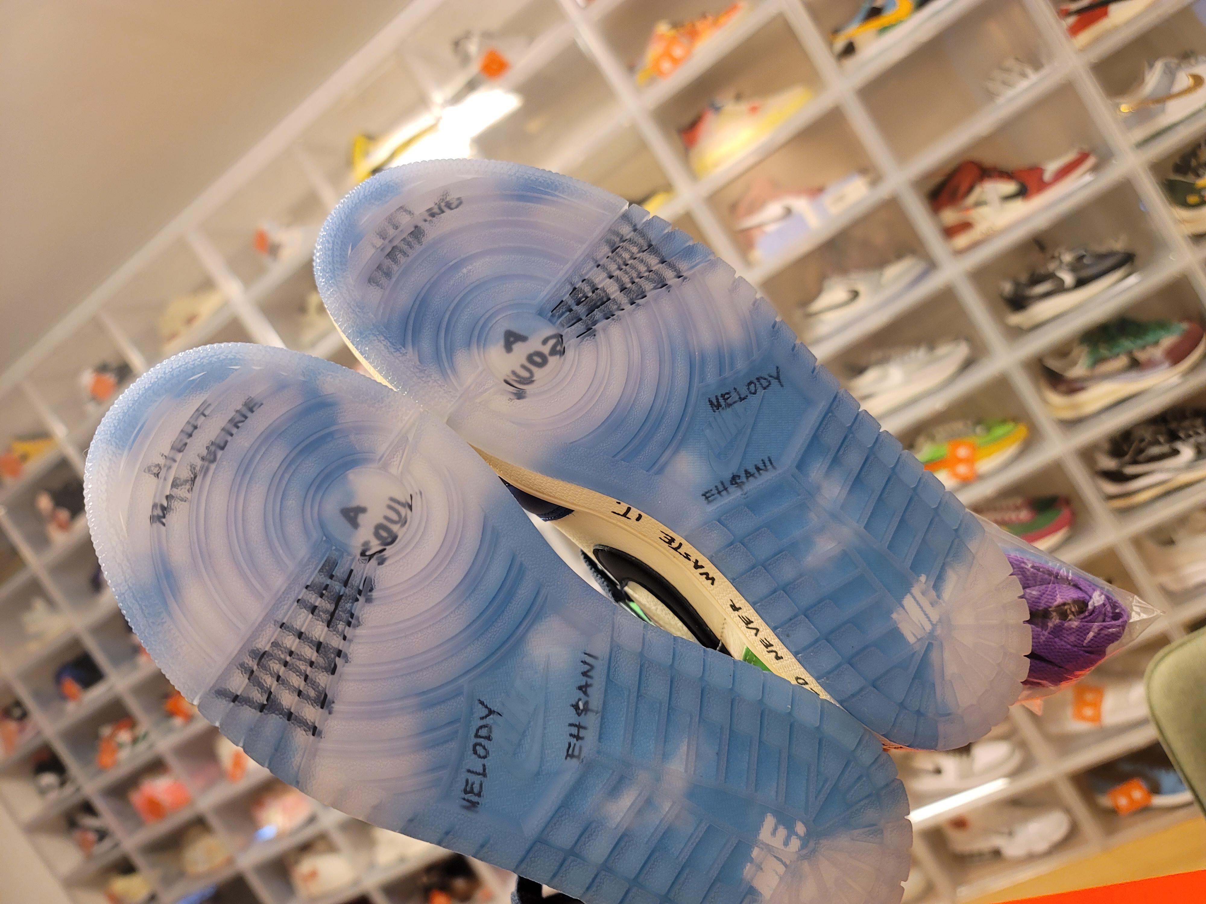 (W) Jordan 1 x Melody Ehsani Mid SE Fearless 착용 스타일 - 3