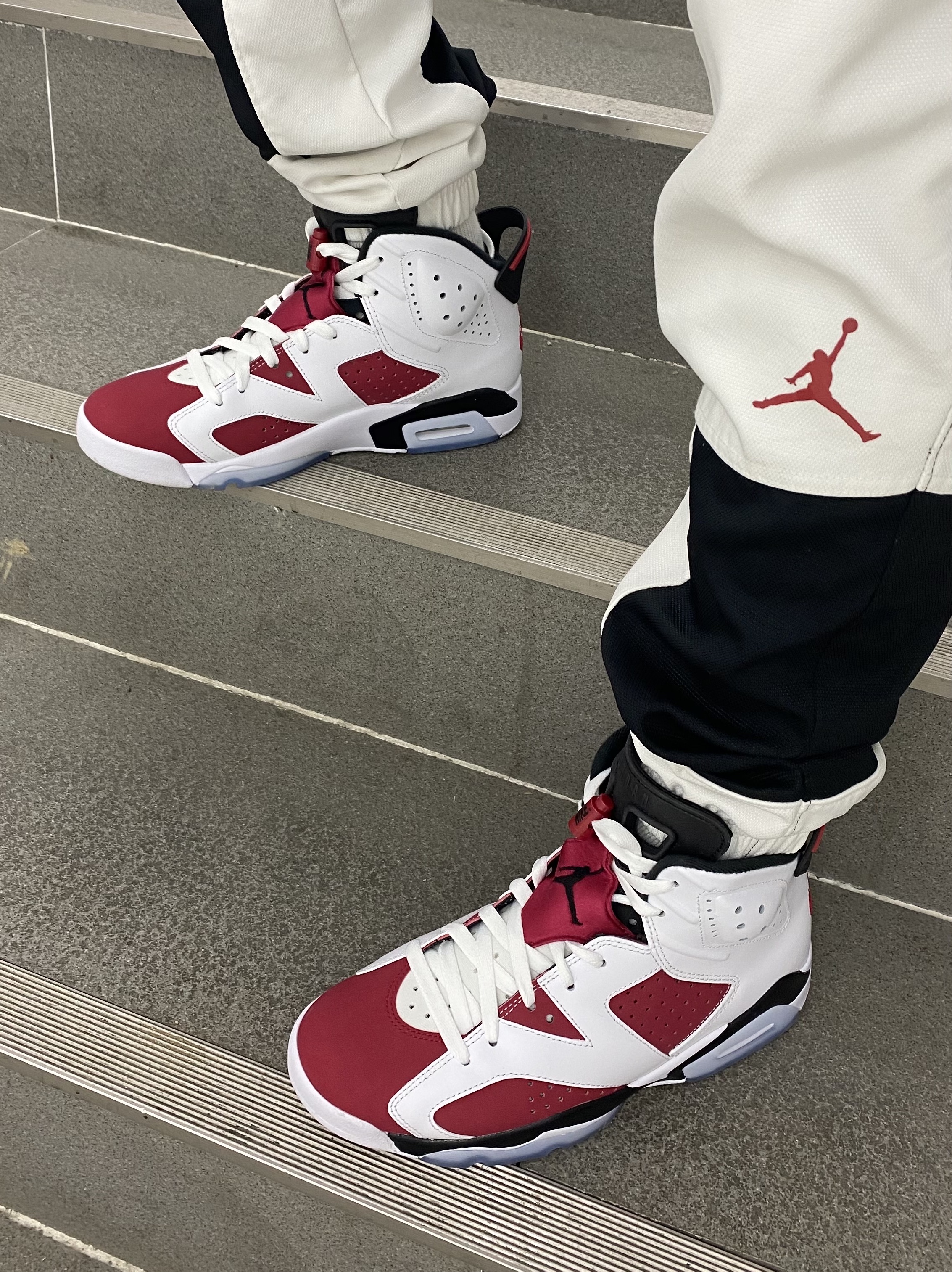 Jordan 6 Retro Carmine 2021 착용 스타일 - 3