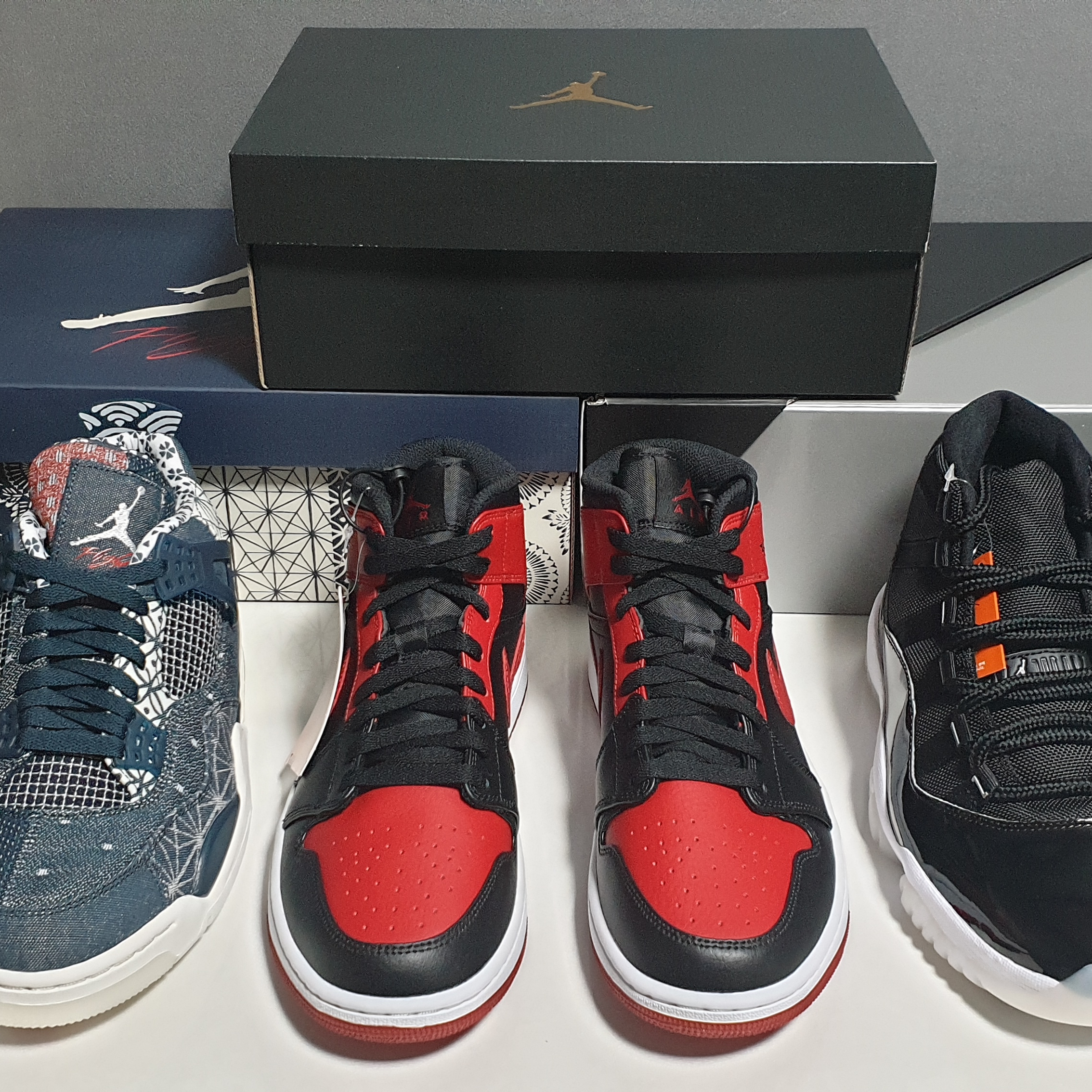 Jordan 4 Retro SE Deep Ocean, Jordan 1 Mid Bred Banned 2020 착용 스타일 - 1