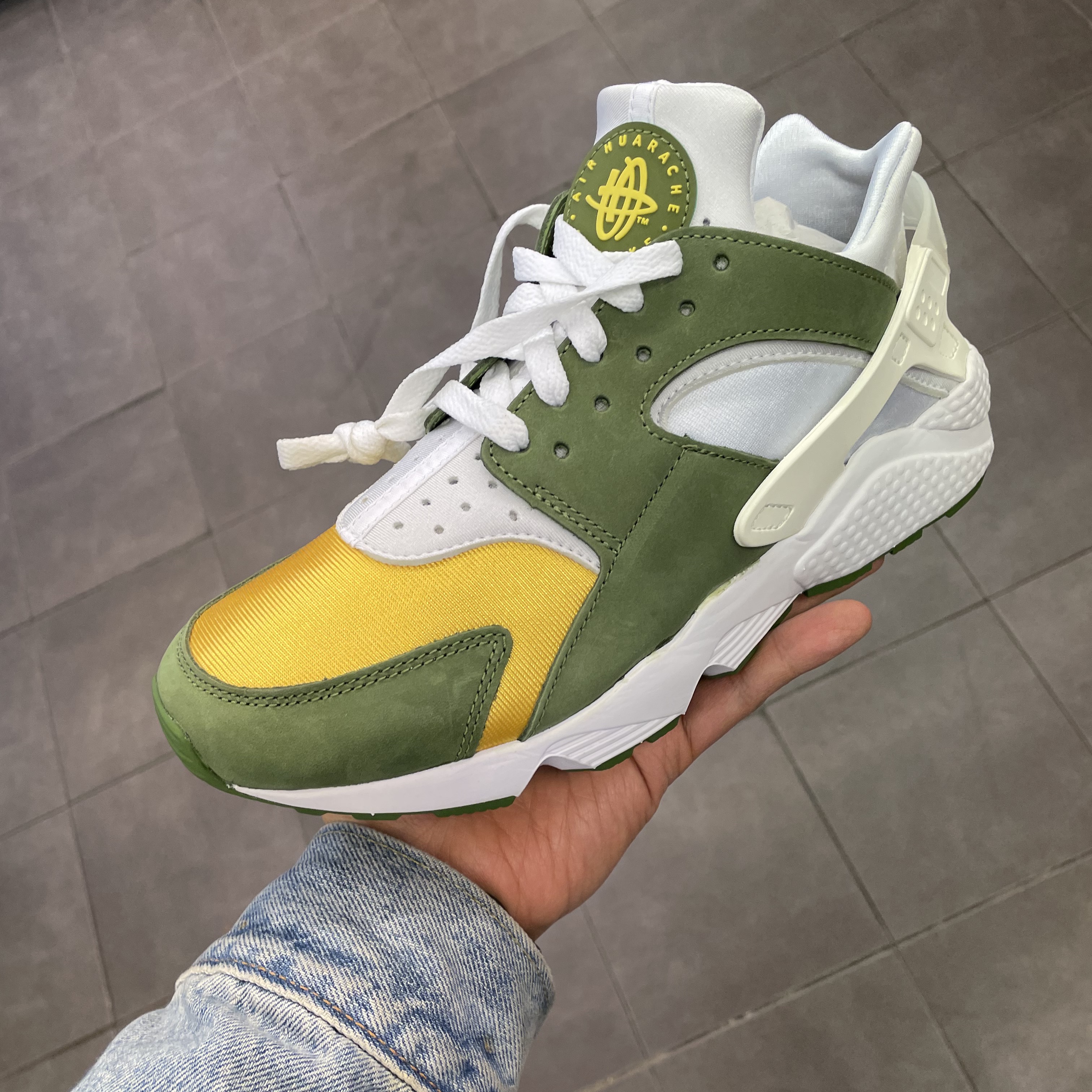 Nike x Stussy Air Huarache LE Dark Olive 착용 스타일