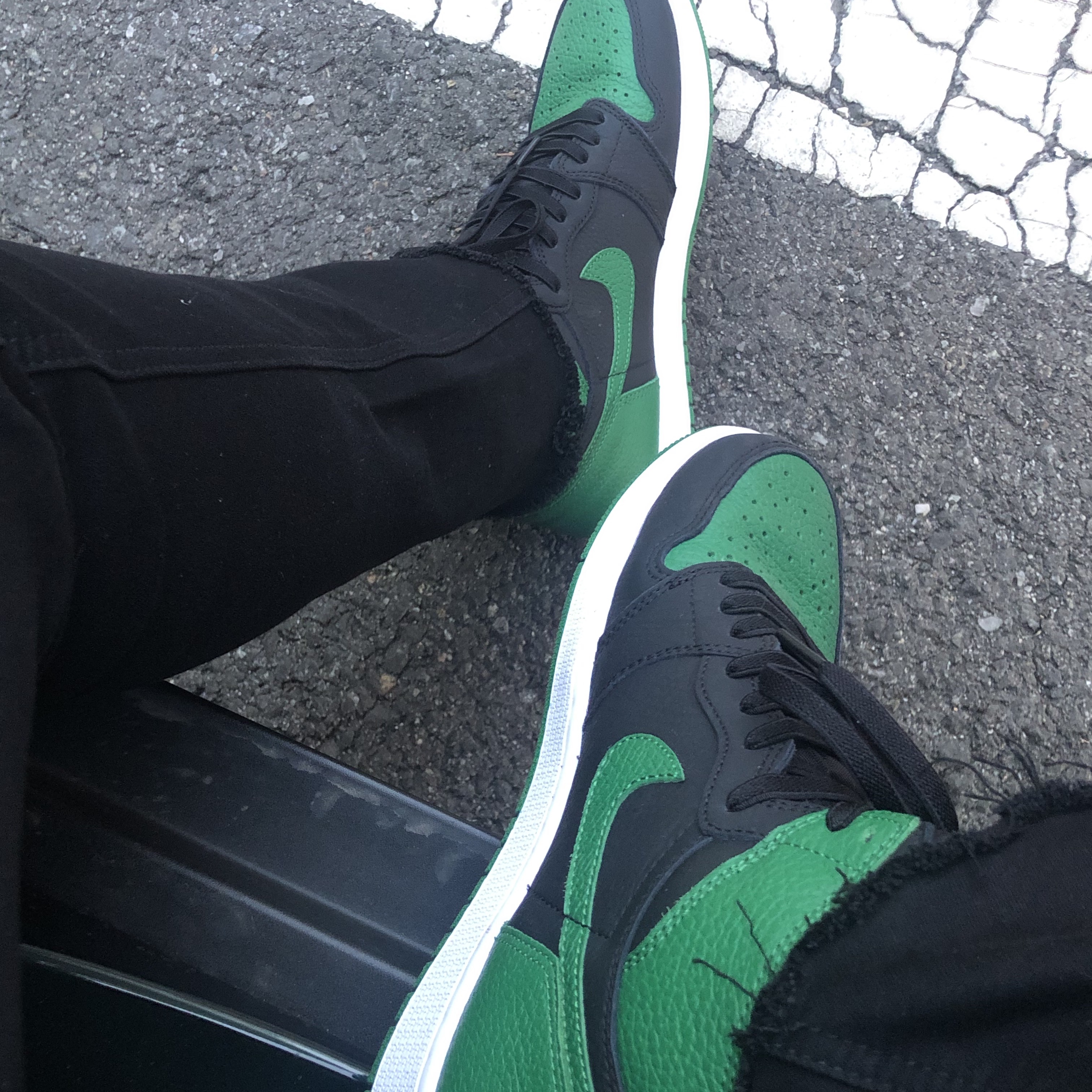 Jordan 1 Retro High OG Pine Green Black 착용 스타일 - 2