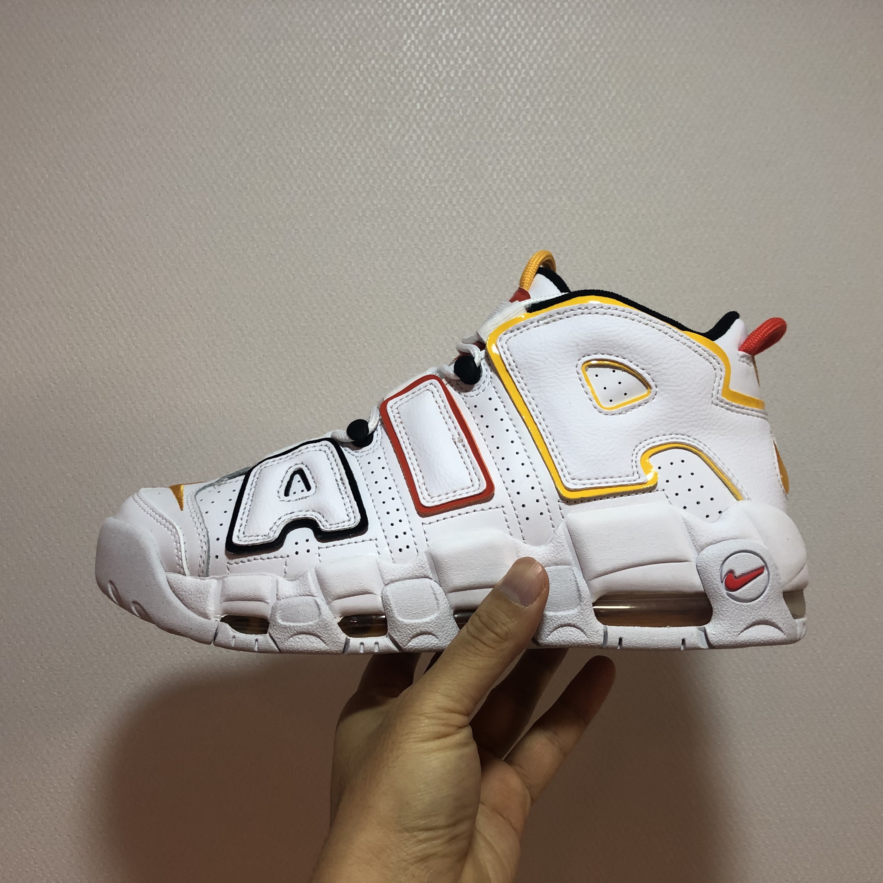 Nike Air More Uptempo Rayguns 착용 스타일