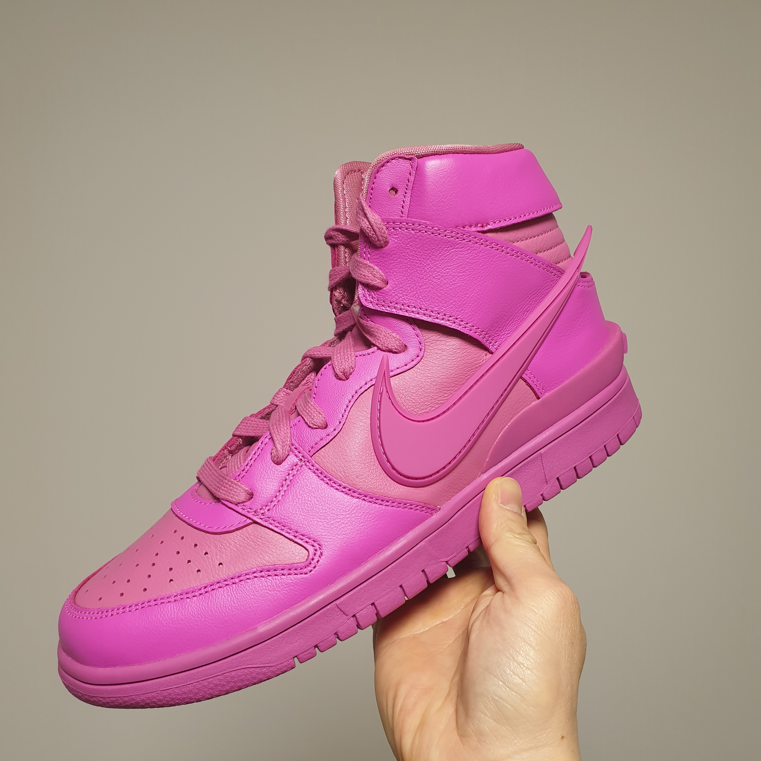 Nike x Ambush Dunk High Cosmic Fuchsia 착용 스타일 - 1