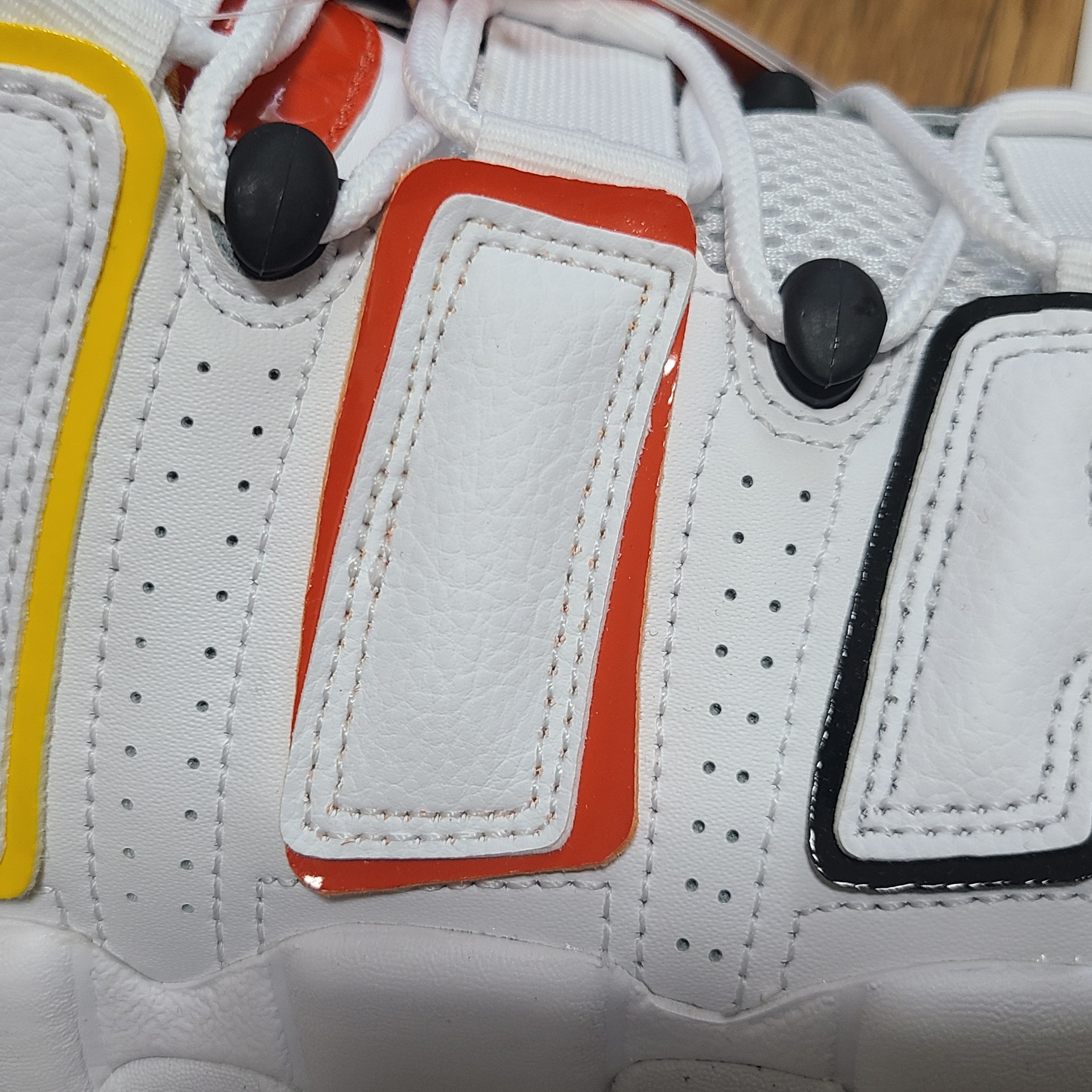 Nike Air More Uptempo Rayguns 착용 스타일 - 2