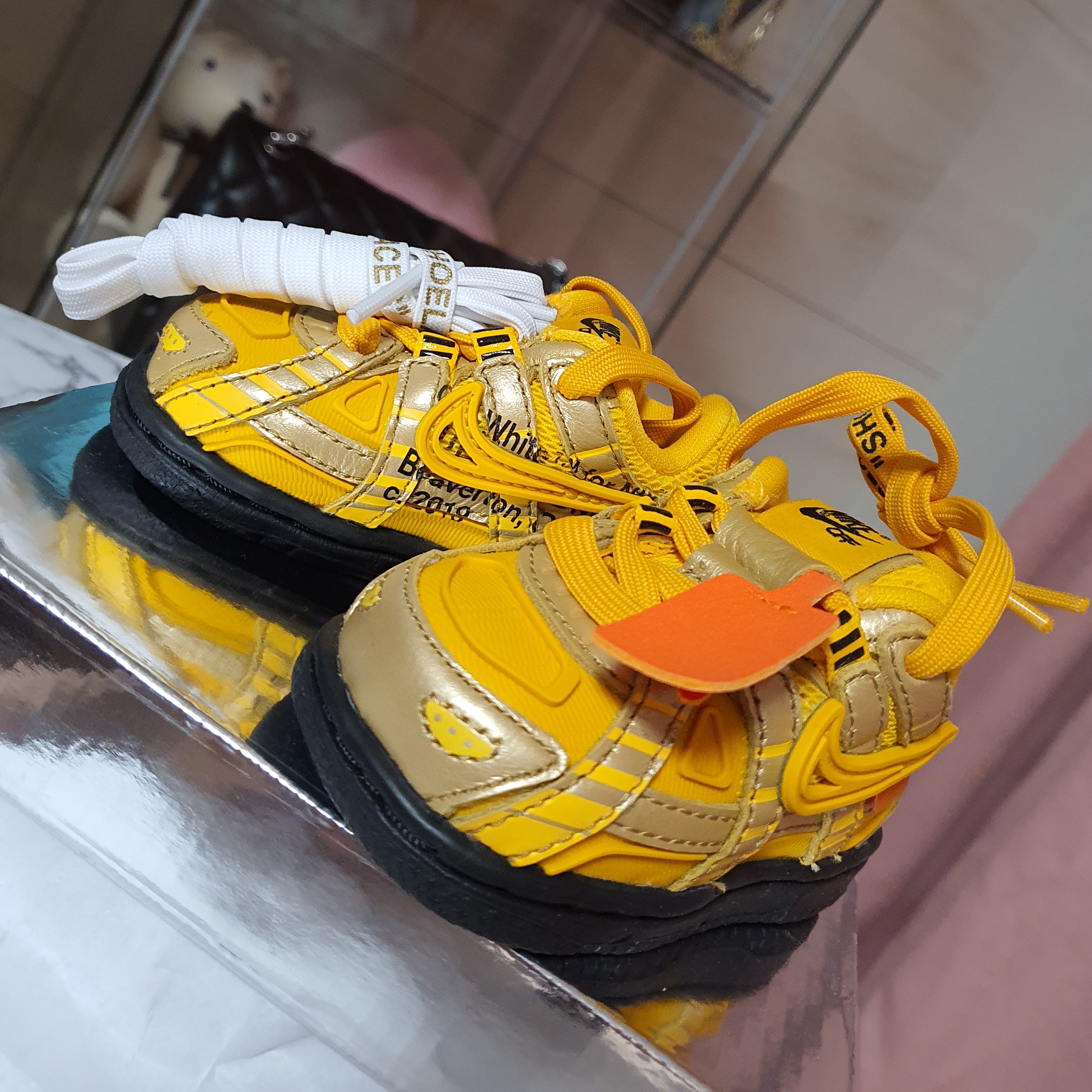 (TD) Nike x Off-White Air Rubber Dunk University Gold 착용 스타일 - 1