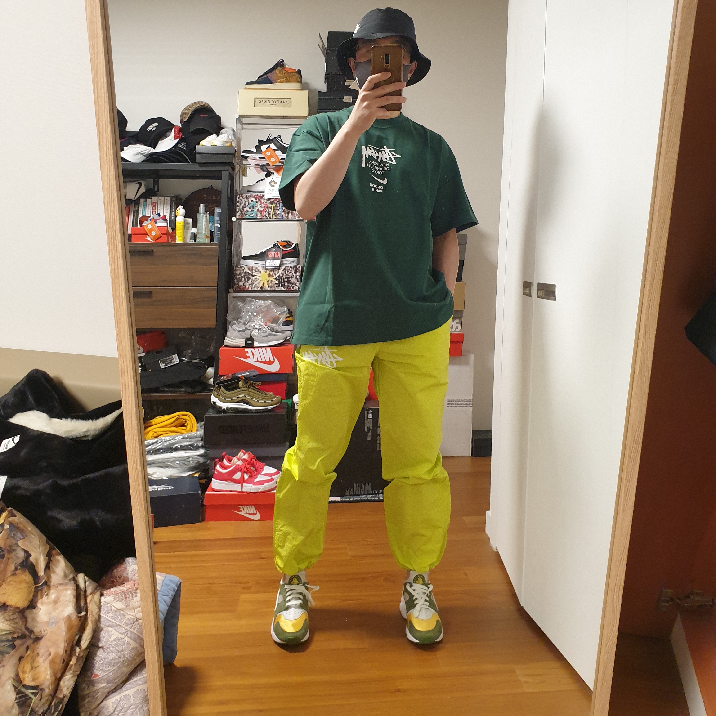 Nike x Stussy Air Huarache LE Dark Olive, Nike x Stussy WT T-Shirt Green - US/EU 착용 스타일 - 2