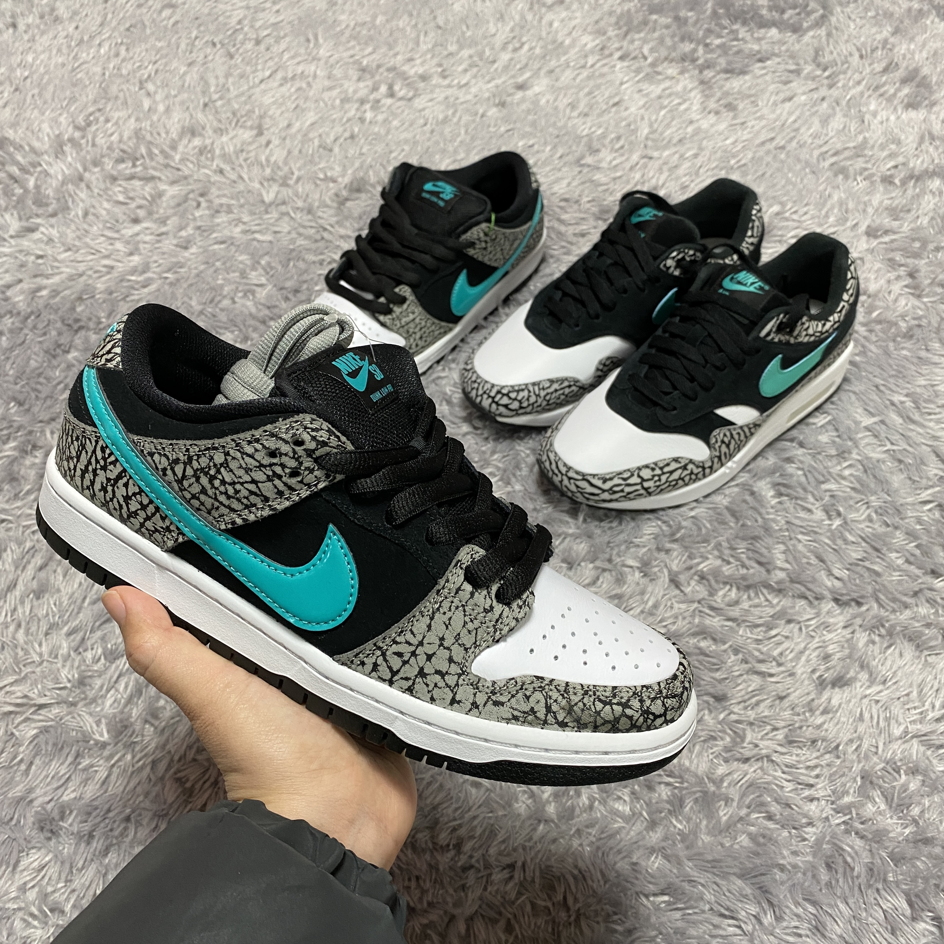 Nike SB Dunk Low Pro Clear Jade, NIke x Atmos Air Max 1 Elephant 2017 착용 스타일